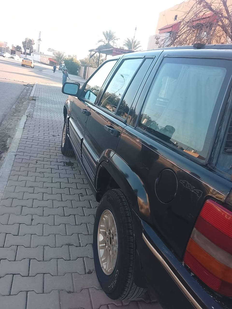 السلام عليكم
جيب شيروكي موديل ٩٥
بسمي سنويه لحد ٣٠
رقم نكليزي كركوك
والسياره موجوده بكركوك
كير و محرك وصدر شرط
محرك ففتي ٣٠٠٠
بطاقه بانزين بيها
تخم تاير جديد
شاشه وقفل مركزي
كهربايئت كل شغاله 
سعرها ٤٠ وبيها مجال
*********** واتساب
*********** اتصال
