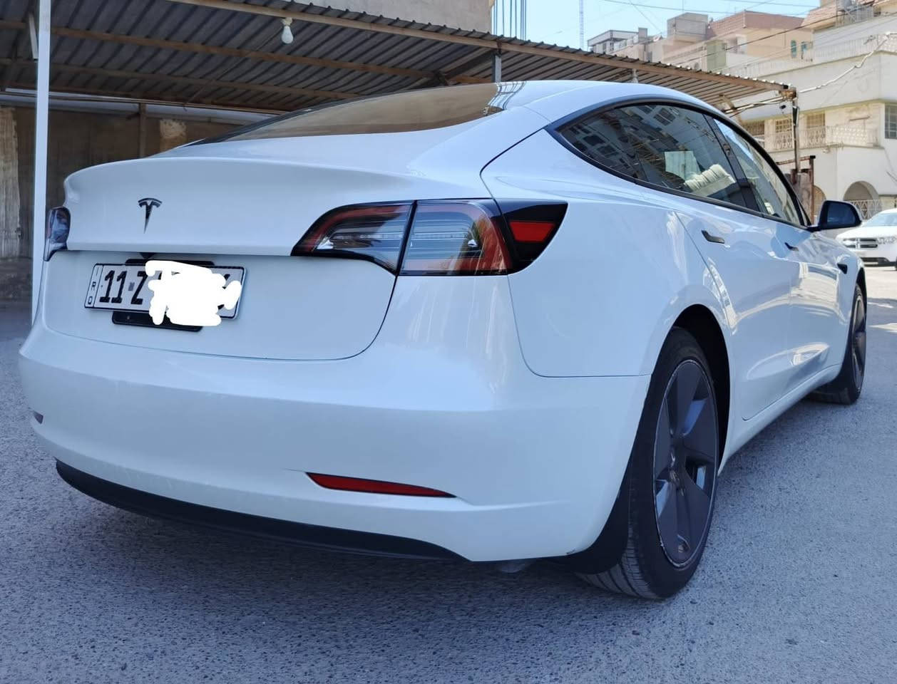 تسلا مودل 3 موديل 2023
السيارة باسمي المالك الاول
تك ماطور 
ماشية 23 الف موضع بالشاشة
حادث موضح بالصورة 
تبديل بنيد ودعامية أمامي 
ادبتر شحن 
بدون ايرباك
مري شفط
تايرات ميشلان جديدة
كشنات جلد كهرباء 
جنطة كهرباء 
رقم الشاصي موجود بالصورة مكتوب بالشاشة

مكاني بغداد الكرادة داخل

للتواصل :::::- ***********
