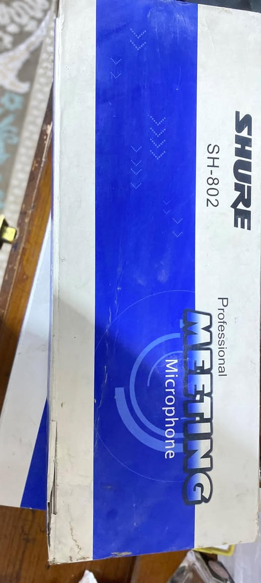 للبيع مجموعة أجهزة صوت بمواصفات عالية، نظيفة جداً وشغالة 100%، مناسبة للمساجد، القاعات، أو المؤتمرات.

نظام لاسلكي رقمي Shure QLXD4
• الحالة: مستعمل نظيف (شغالة تمام).
• الملحقات: الرسيفر الرقمي + المايك اليدوي الأصلي + الهوائيات (Antennas) + المحولة الأصلية.
• المميزات: صوت نقي جداً، مدى بعيد، وتشفير رقمي يمنع التداخل.
• التردد: (موضح بالصور لضمان التوافق).

مايكات اجتماعات/منبر Shure SH-802 (عدد 2)
• الحالة: جديدة بالكرتون (فتح للصور فقط).
• المميزات: تصميم انسيابي، حساسية عالية للصوت، مثالية للمنابر أو طاولات الاجتماعات.
• الملحقات: القاعدة، المايك، والأسلاك كاملة.
للتواصل واتس اب ***********
