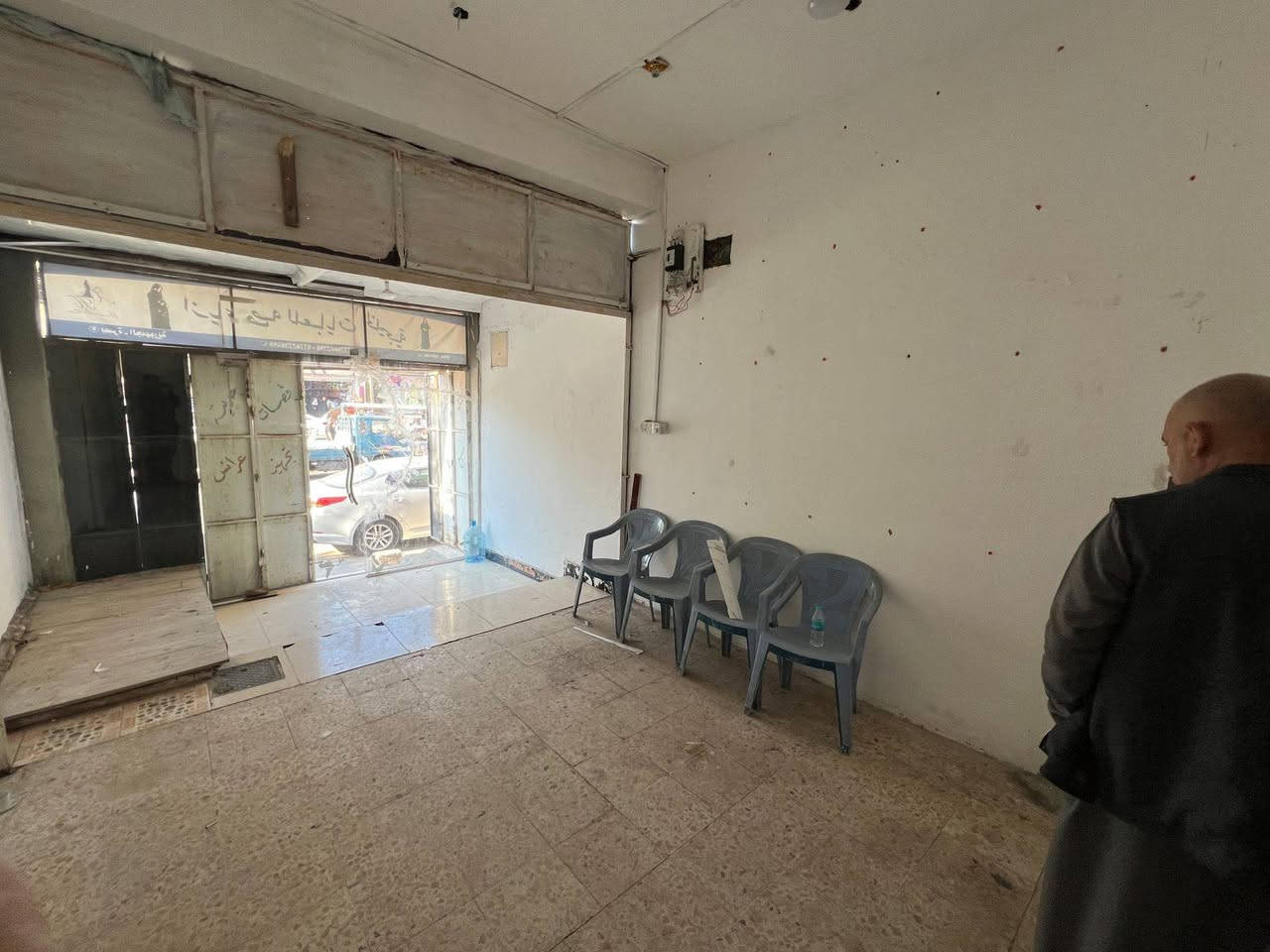 السلام عليكم 
يوجد محل للإيجار في الجمهوريه شارع السوق قرب محلات الجمله الغذائيه للإستفسار الاتصال بالرقم 
***********
