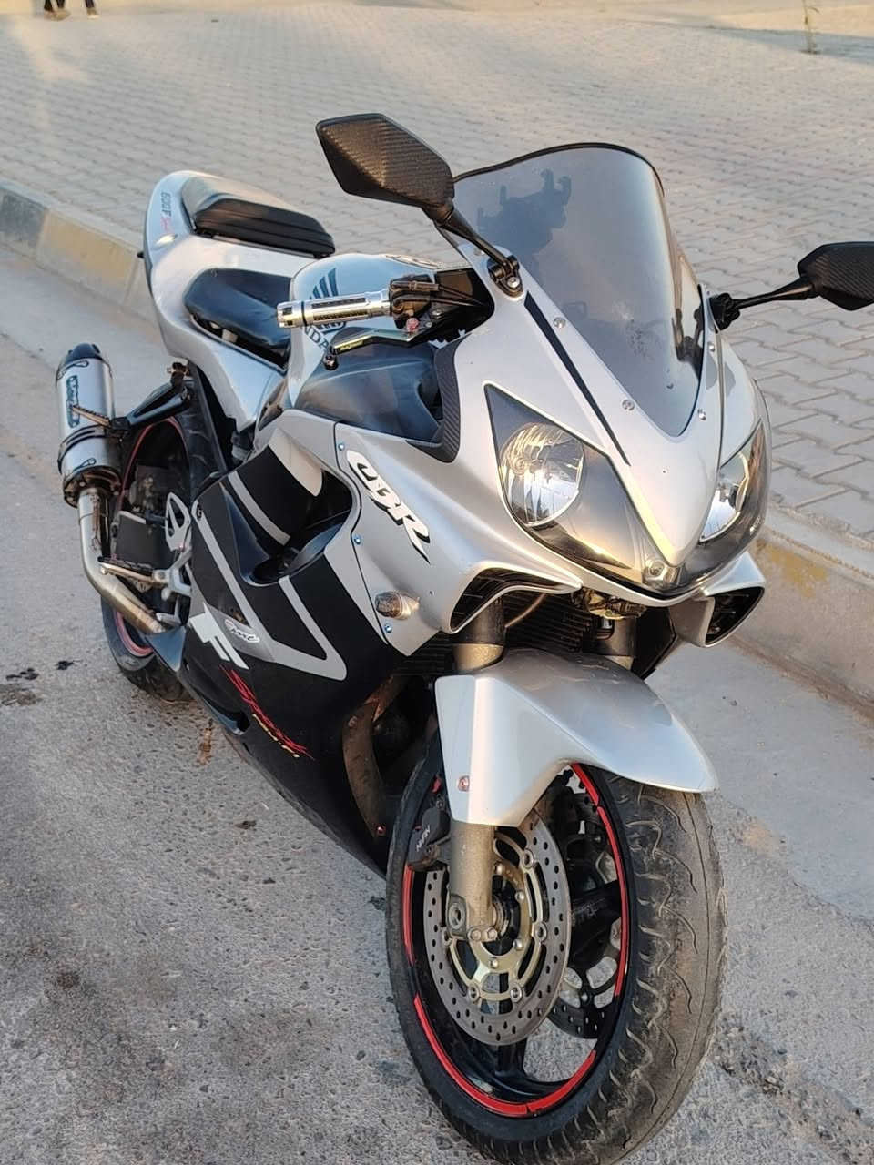 سلام عليكم دراجه بطح افوراي للبيع دراجه مكفوله جيب مصلح وتعال افحص اترايك وين ما تريد مكانه كربلاء حي العامل شارع المستوصف الرقم ***********
