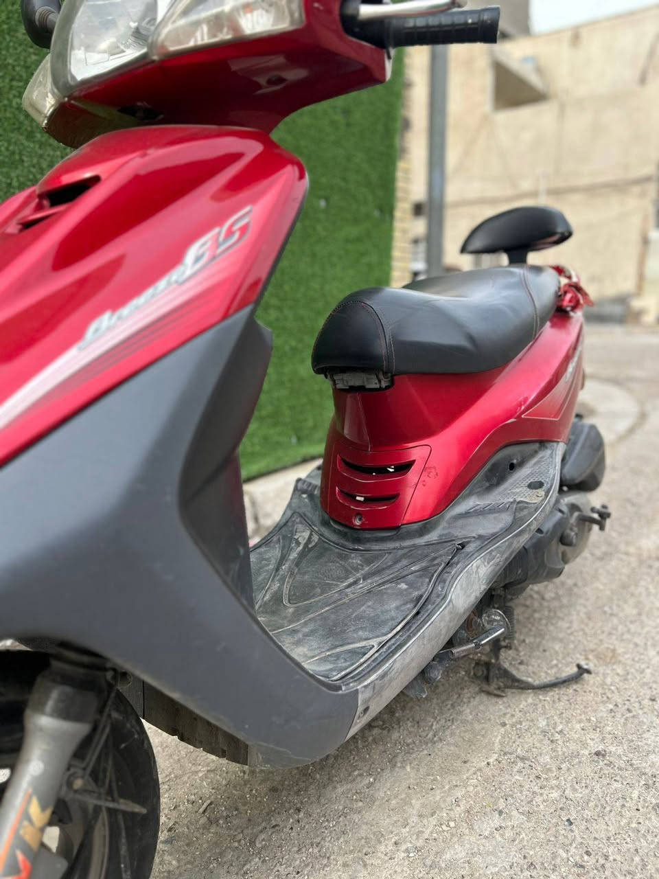 بريز بغبغاء للبيع مكفوله كفاله عامه كفرات مختمه السعر 950 وبيهه مجال المكان بغداد ***********
