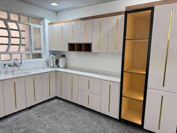 للبيع كاونتر جديد تفصال مو مستعمل شغل درجه ولى خشب تركي أصلي وبيه ضمان خمس سنوات عازل للرطوبه والوساخ والدهون والوساخ وسهل التنضيف متوفر جميع القياسات والموديلات والوان حسب طلب بس 950 والشد والتوصيل مجاني وضاءه هديه للحجز والستفسار واتساب ***********
