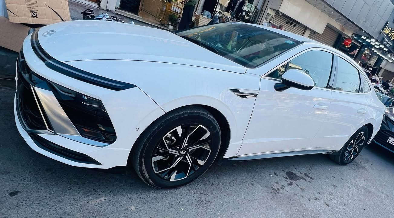 سوناتا 2024 فوووووووول 1/1
٢٢٨ وبيها مجال 
ماشيه ٦٠٠٠ 
***********
سيارة كتاب شهداء بغداد, العراق
