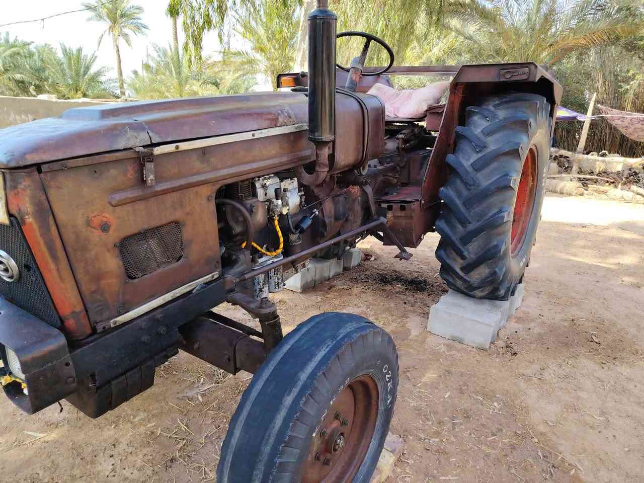 سلام عليكم مكينة عنتر البيع موديل 82جاهزة العمل مع عربانة حدادي مكينة رقم قادسية وسنوية ودفتر كاز مكينة جاهزة من كير وبم ومحرك وجهاز رفع وتخم تاير مكينة بلادية على وضع الشركة لاتصال على الرقم ***********مكان ديوانية غماس
