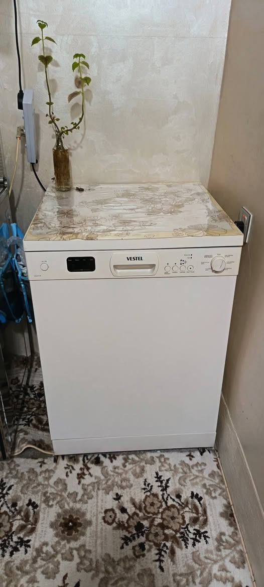 غسالة صحون لبيع سعره100 الف مابه عيب ضمان شغل و غسل***********سليماية
