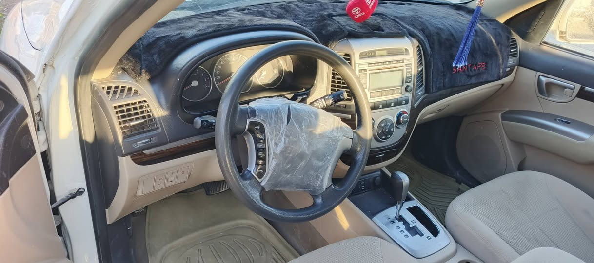 سنتافي ٢٠١٢محرك سته سبعه راكب كير مكينه شرط مامفتوح سنويه مشروع وطني تبريد شغال سياره واكعه علي قمريه سقف بدون صبغ بس تعديل بارد تكم دواخل سليمه مكفولة من امامي منل خلف سياره مصبوغ حزام سعر ١٠٥ رقم ***********
