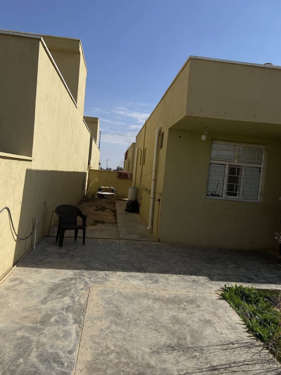 للبيع بيت في دور واطئة الكلفة بالقرب من مركز شرطة الحقلانية
مكون من استقبال 
ومطبخ 
وغرفتين 
وصحيات داخلية 
وبيتونة 
وحديقة 
بيت جديد كامل مكمل تسكن بدون متتعب عالبيت 
للإستفسار الايصال على الرقم التالي 
***********
