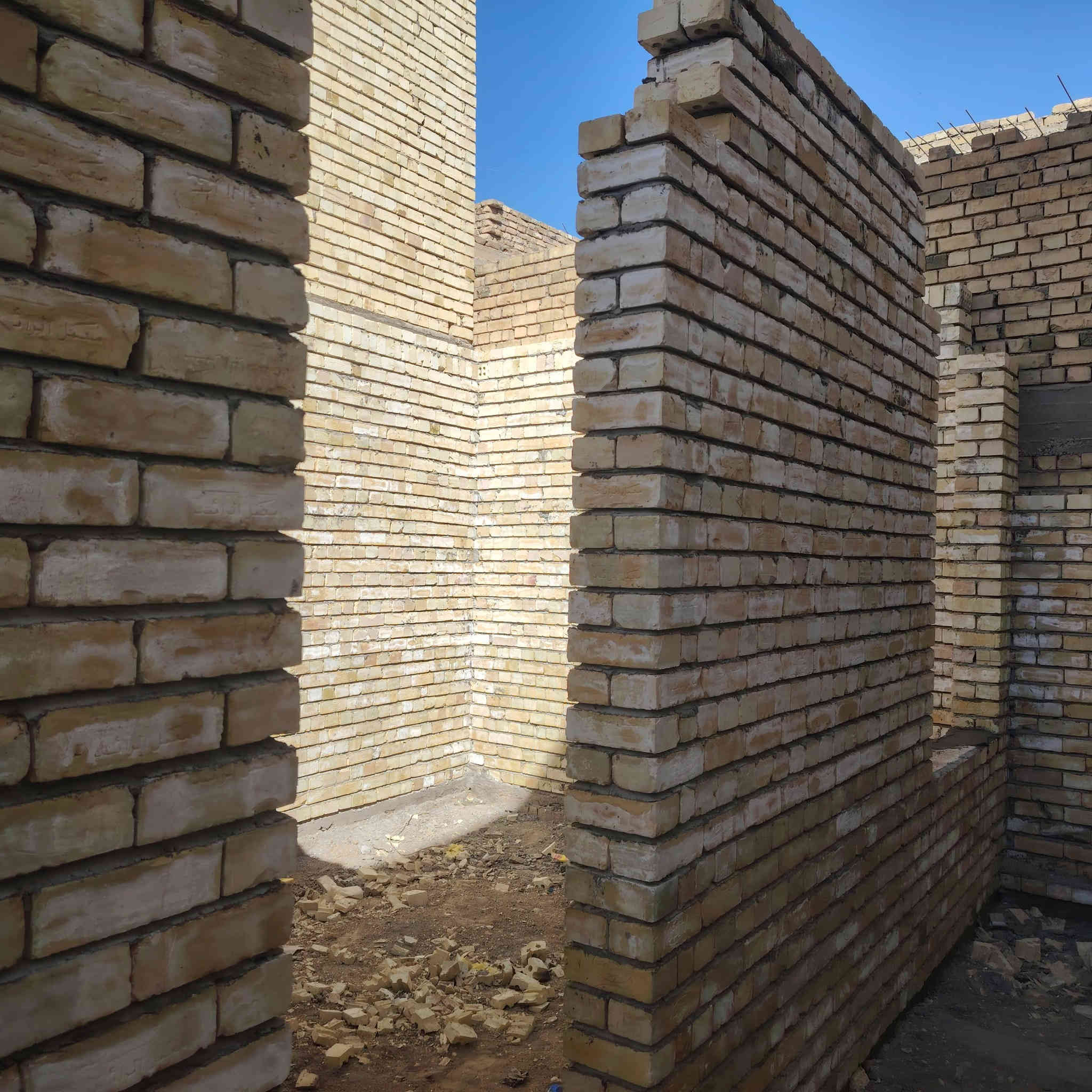 هيكل للبيع لمساحه 100 والواجه 7 وربع ونزال ١٣ يتكون استقبال مطبخ وغرفه نوم صحياات صاله درج العنوان الشعله الدوانم قرب الحسينيه أم البنين الاستفسار ***********
