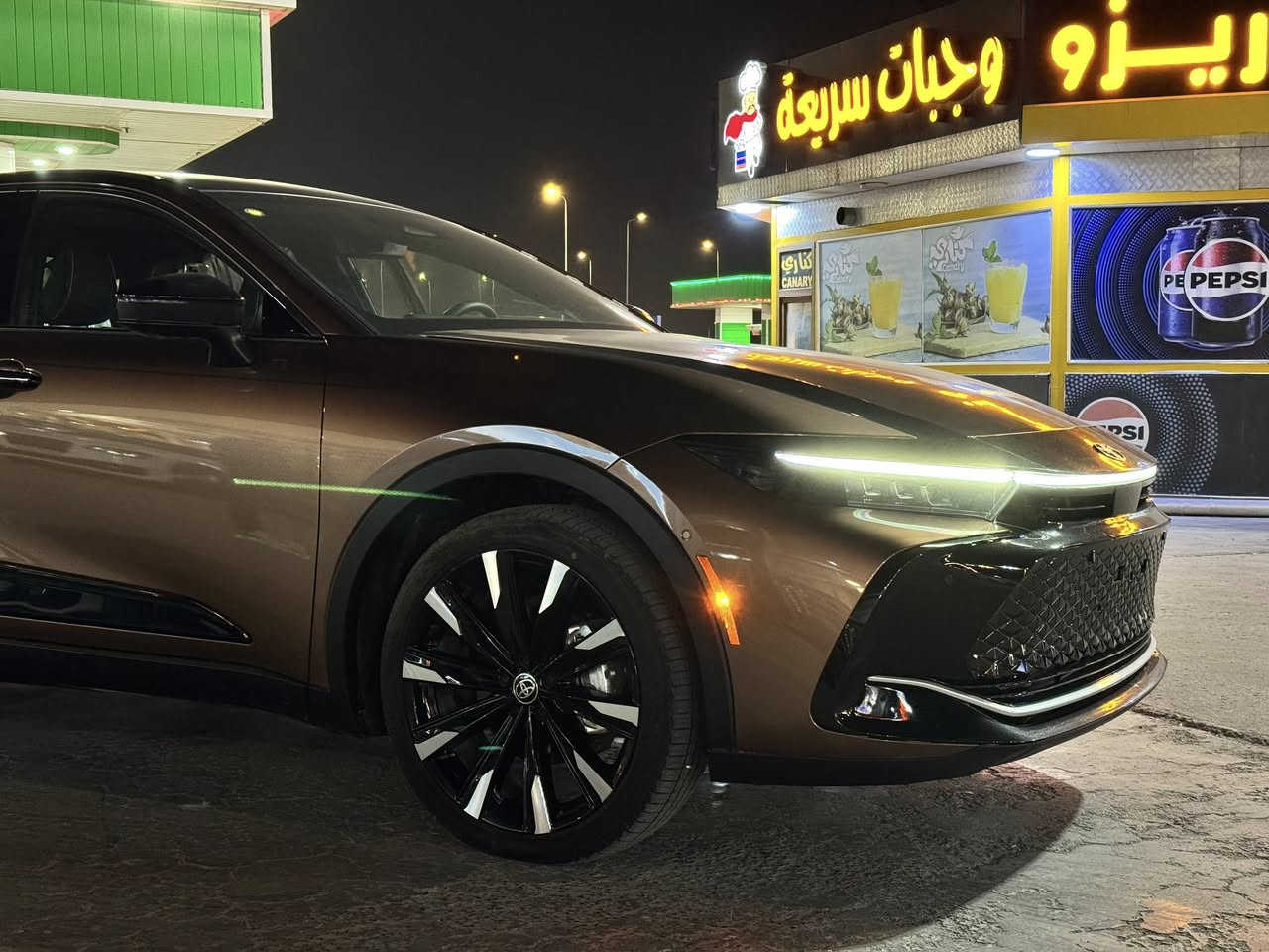 كراون هايبرد 2025 بلاتينيوم وارد امريكي لونين
الضرر : خشم جاملغ راجع pdr ومرشوش ع كد اربع اصابع وpdr ع كد اصبعين بالبنيد (بالحاوية انطخ) بدون ارباك 

السيارة ماشية 2300 ميل السيارة زيرو بحالة الوكالة حته دهن المحرك بعده وكالة 
مواصفات السيارة فول الفول
محرك 2.4 تيربو +هايبرد
بانوراما
جنطة جلاق
داتا شو
قيادة آلية بالكامل 
لايت اربع عدسات زنون
سستم صوت JBL
شفتات بالستيرن
دخول ذكي + ترحيب
كشنات كهرباء +تدفئة وتبريد
حدادية وتخم تايرات بعدها وكالة 
ومواصفات البلاتينيوم معروفة وماكو اعلى منها

السيارة جديدة بمعنى الكلمة واحلى من الصور بهواي
دخول جديد بعدها فحص مؤقت يعني تترقم اي محافظة تريد
السعر 380 وبيها مجال والي جاد ويجي يشوف ياخذ السيارة بسعر مختلف
مكان السيارة البصرة مركز مدينة
***********
