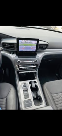 فورد اكسبلور  موديل 2020 xlt معروفه مواصفاتهه سنويه بأسمي  ضرر باب خلف...