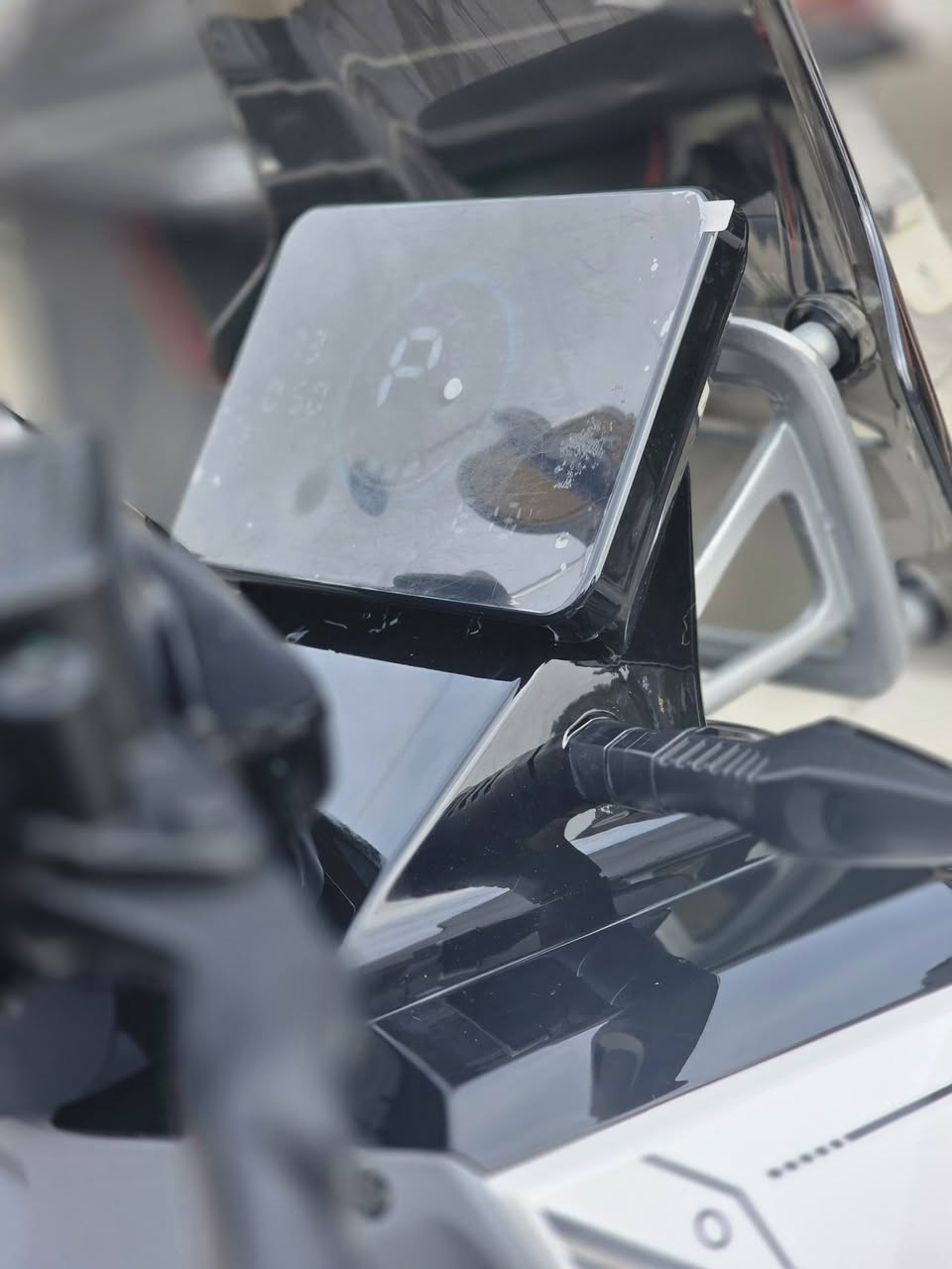 CAROW
٦ باتري مسطرة 
ملف ٢٠٠٠
سرعة ٨٠ حقيقي 
دراجة ماشية شي قليل كلش جديدة لوك 
تجي نضام ٤ كارتات تشغيل 
مفتاح طوارئ 
تشغيل برمز ٤ ارقام 
كشن كهرباء تصعد فوك الدراجه ياله تمشي 
استيرن كهرباء بم قفل ستيرن 
مواصفات كلش هواي 
مكاني بغداد 
شراي اتصل واني خادم الك 
*********** 
متواجد واتساب
