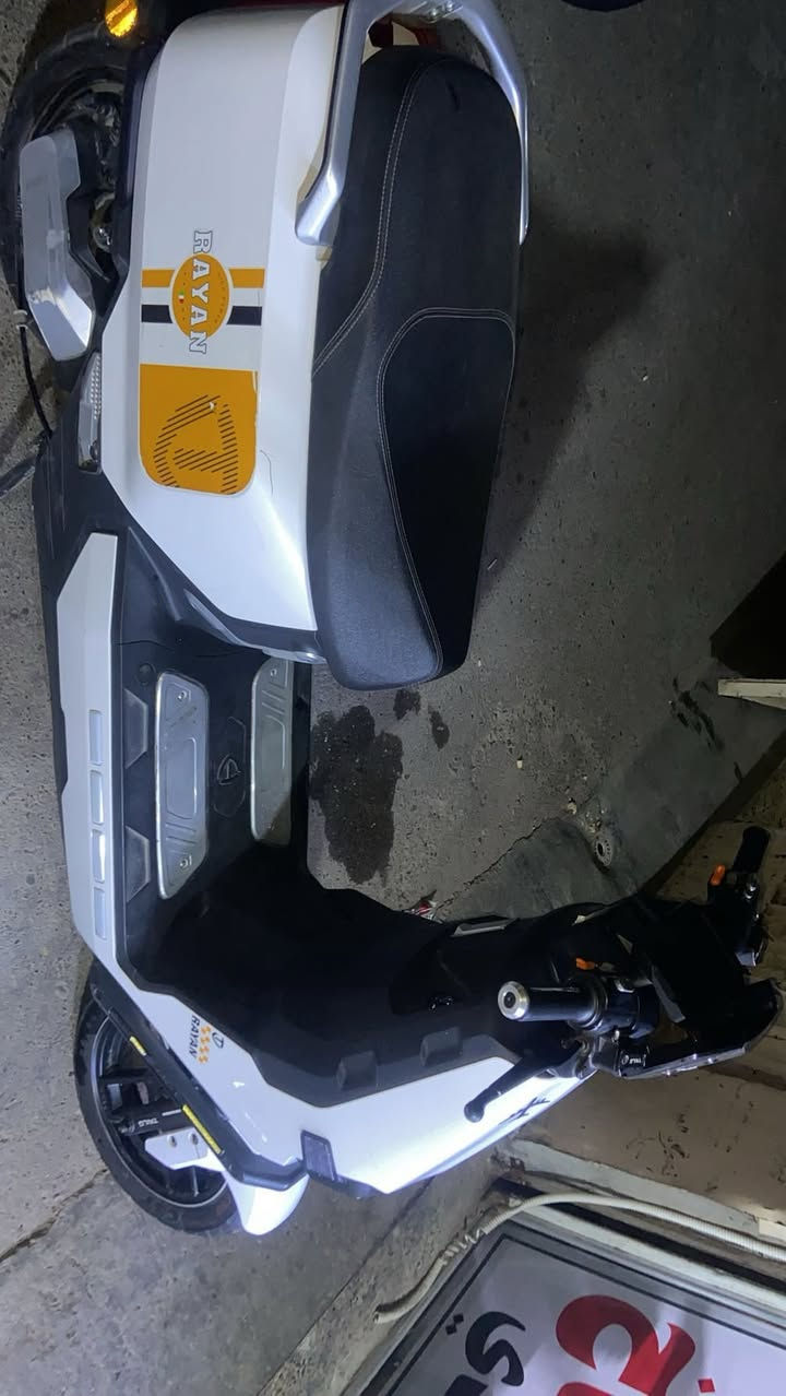 السلام عليكم دراجة ريان وحش الكون دراجة جديدة 
تجي 6 بطاريات كبار مسطرة فول مواصفات سعرها 900 وبيها مجال مكاني بغداد حي العامل رقمي ***********
