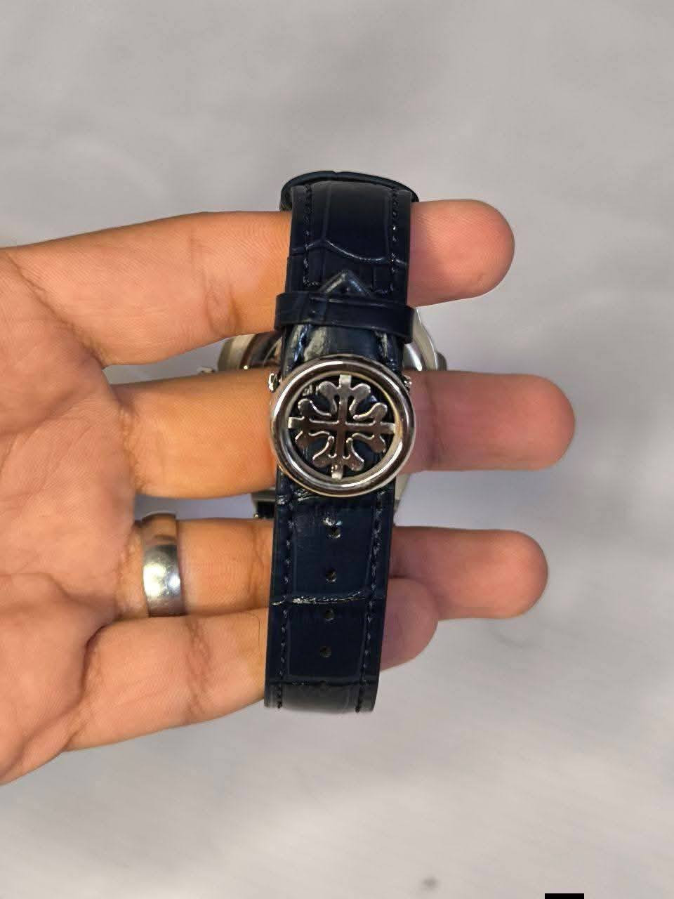 باتك فلبPatek Philippe

تحفه فنيه تتخطى مفهوم الوقت 
الميناءمميز بدزاين عصري 
زجاج زفير مقاوم للخدش 
منفذ تاريخ شهري
الهيكل مصنوع من التيتانيوم 
مختمة من كل مكان
اميال لامينوس 
مقاومة ماء وغبار 
سير مصنوع من الجلد الطبيعي 
قفل فراشة اصلي

ملاحظة متوفره قطعة واحده فقط 
السعر :- 28الف ع اول تم 
للحجز والاستفسار يرجى الاعتماد خا


**إذا كنت صاحب هذا الإعلان وتريد حذفه لأي سبب، رجاءا أرسل رسالة إلى الدعم الفني**