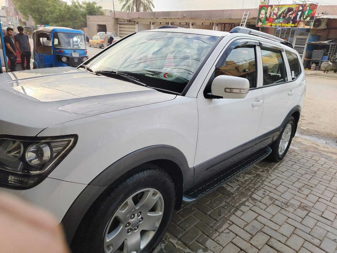 كيا موهافي 2015 للبيع
مواصفاتها 
فتحة 
حساسات اماميه خلفيه
كامرة خلفية 
دفع رباعي 
ثلاجة
اني شادلها لايتات زنون اصلي 
وشاشة نوعية اصلية 
ماشية 118 الف
مكفولة من كلشي عدة باب الجنطة بي صبغ والباقي كفاله عامة
رقم بغداد بأسمي 
سعرها 190 وبيها مجال 
مكاني بغداد الشعب 
رقمي ‏‪***********‬‏
***********
