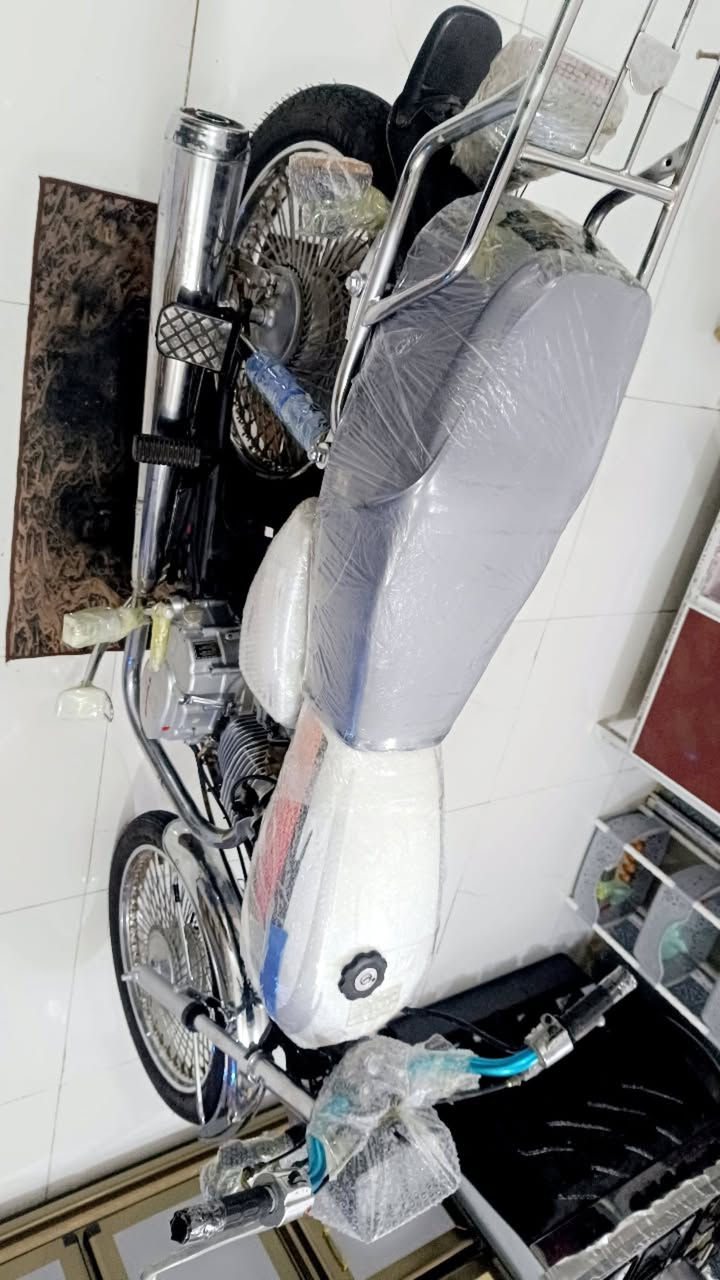 السلام عليكم تايكر موديل 2023 دراجه نضيفه وحلوه شوفت عينك بل جيس اوراق مال وكيل 5اوراق الشراري يتصل مكاني حله شاوي يم فلكت غرفت التجاره السعر مال بيع 575 وهذا رقمي للتواصل ***********
