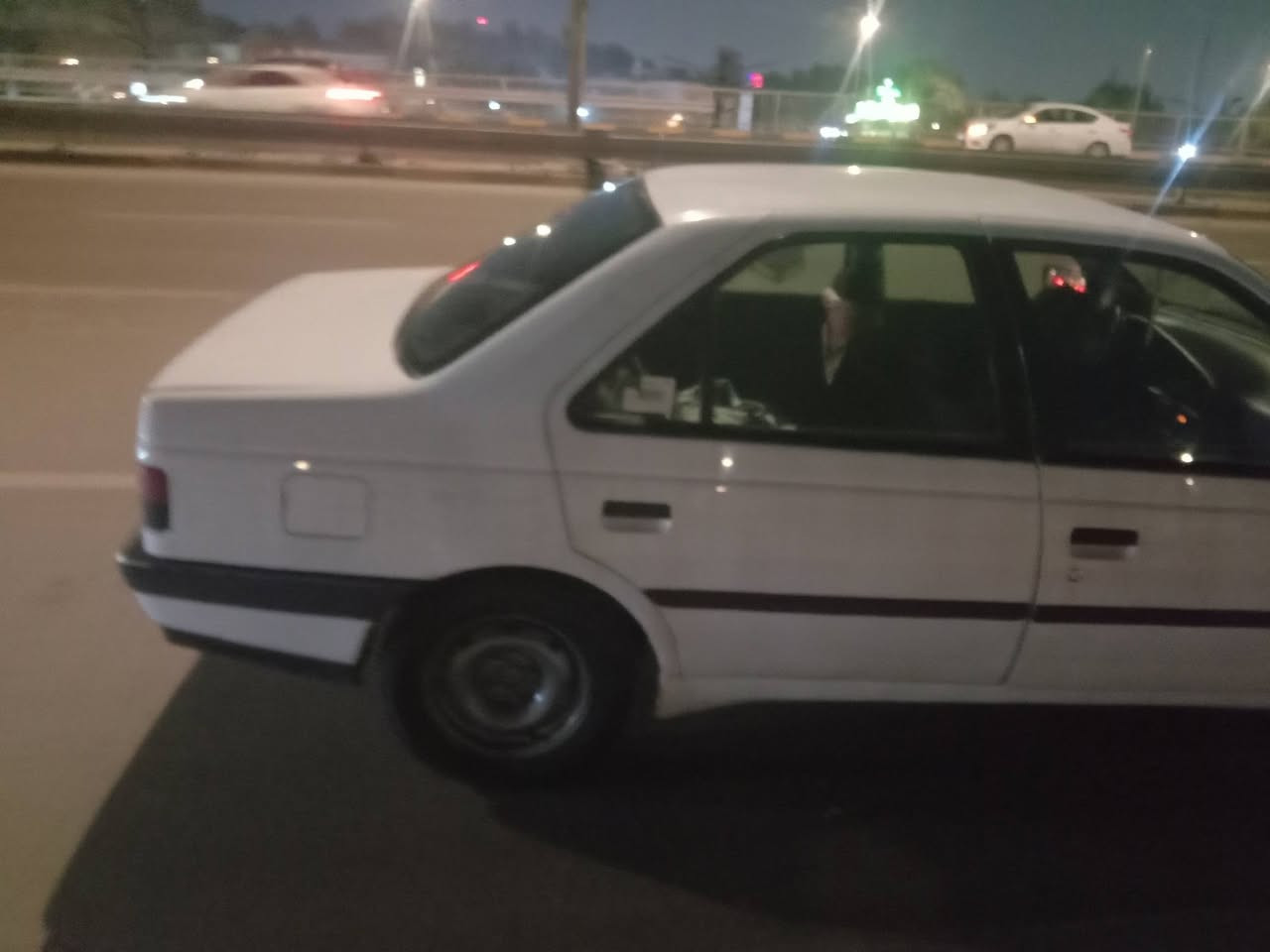 سلام عليكم اخواني السيارة معروضة مراوس فقد بارص أو سمد أهم شي خصوصي رقم نجف جاهزة 
وهاذة رقمي موجود واتساب ***********
