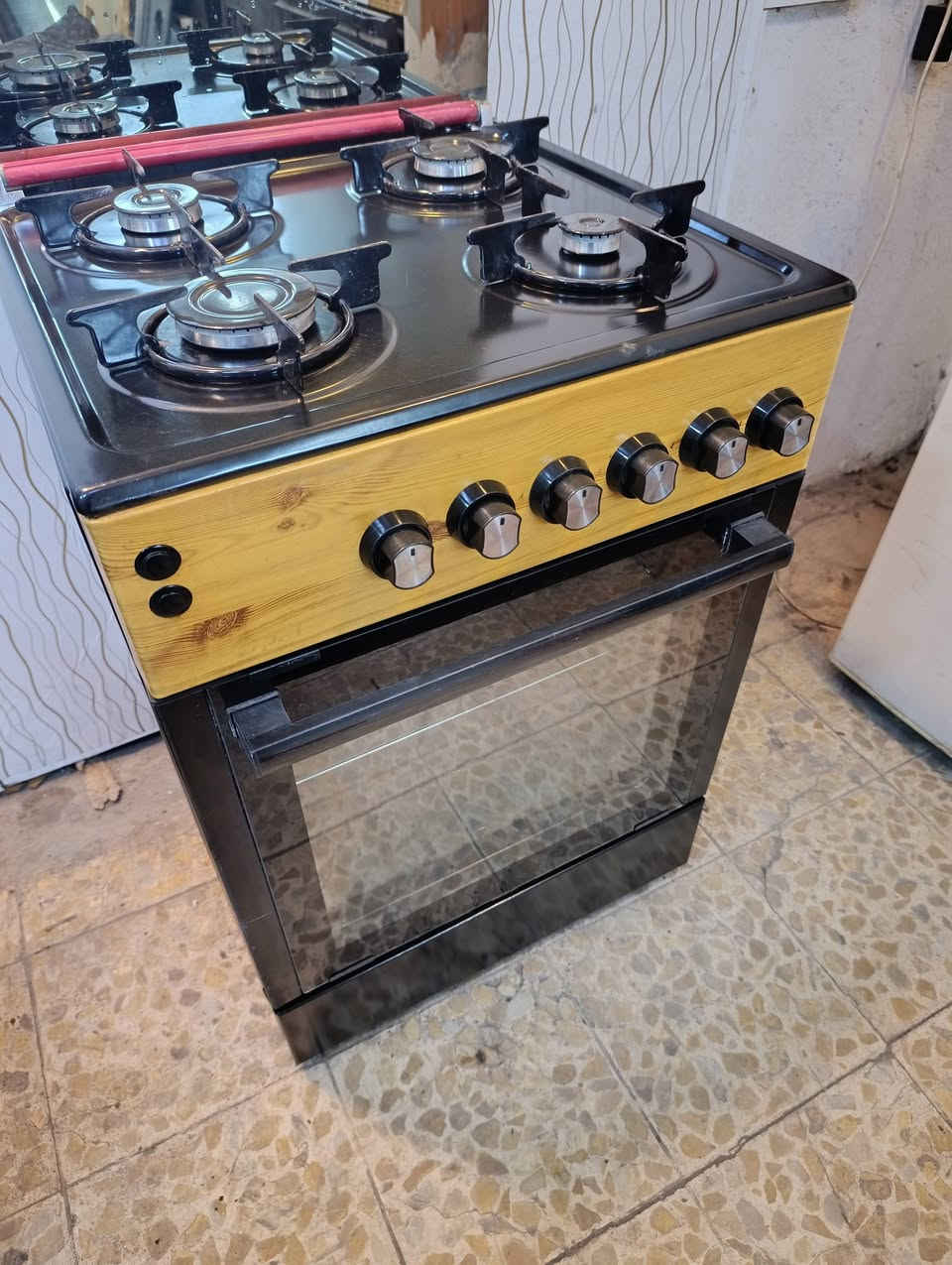 طباخ يطالي 4مشاعل افران منفصله يشتغل فوك وجوه بنفس الوقت او طفي واحد وشغل واحد حسب رغبه نضام بوري العنوان بغداد الامين شارع الصيدليه النضاميه قرب افران سلام الحجز والاستفسار الاتصال على الرقم ***********
