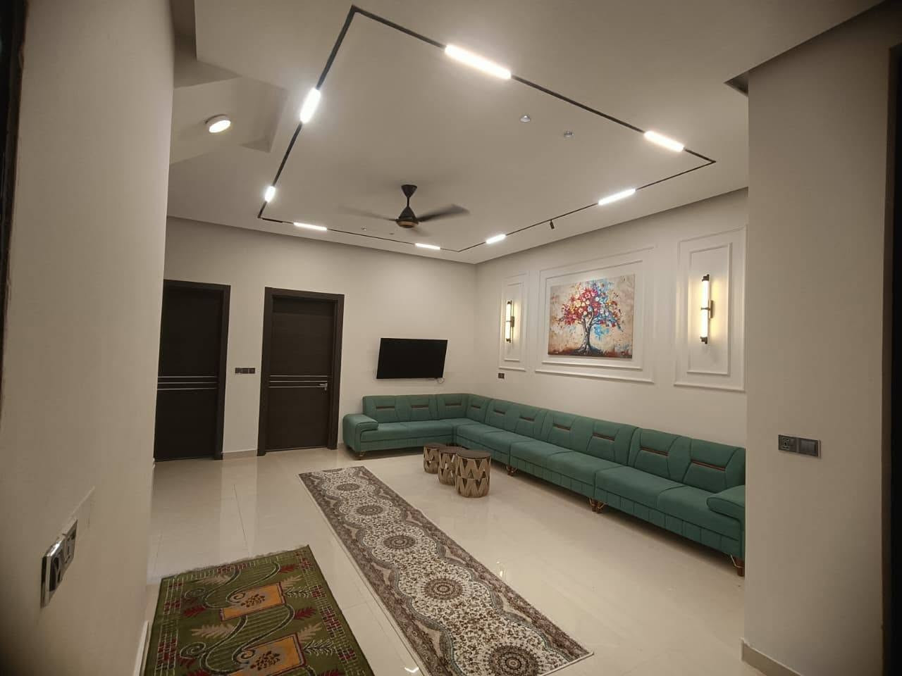بيت ١٦٠ متر VIP فوق الدرجه الاولى بناء جديد مؤثث
مع لطاقه الشمسيه

  والاجهزه الكهربائيه كامله  والتخم والمطبخ والكنتور والجرابي كامل غير مسكون

حي ميسان منطقه ١٥ مقابل محطة ريبال شارع ١٠ مكان مميز طابقين 

للاستفسار الاتصال ع رقم ***********
