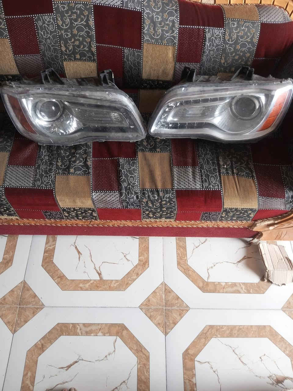 الايتات الطهر تجاري صلي البطن الايت صلي وياهن كلوبات صفر بيهن وزوج بك الايت شغاله بس شويه من السكن طافي ورباكات دشبول اليتات السعر 150بيهن مجال والبكلايت 75الف العنوان العماره ***********
