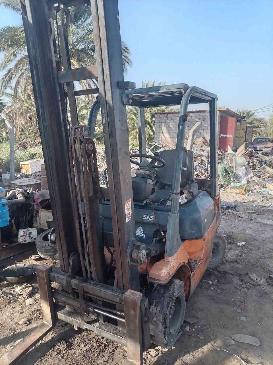 السلام عليكم شوكيه طن ونص تيوتا موديل 2005محرك ازوزه كاز كير عادي 3حركات جب عالي سجينه متحركه جاهزه للعمل بابل الشوملي ***********
