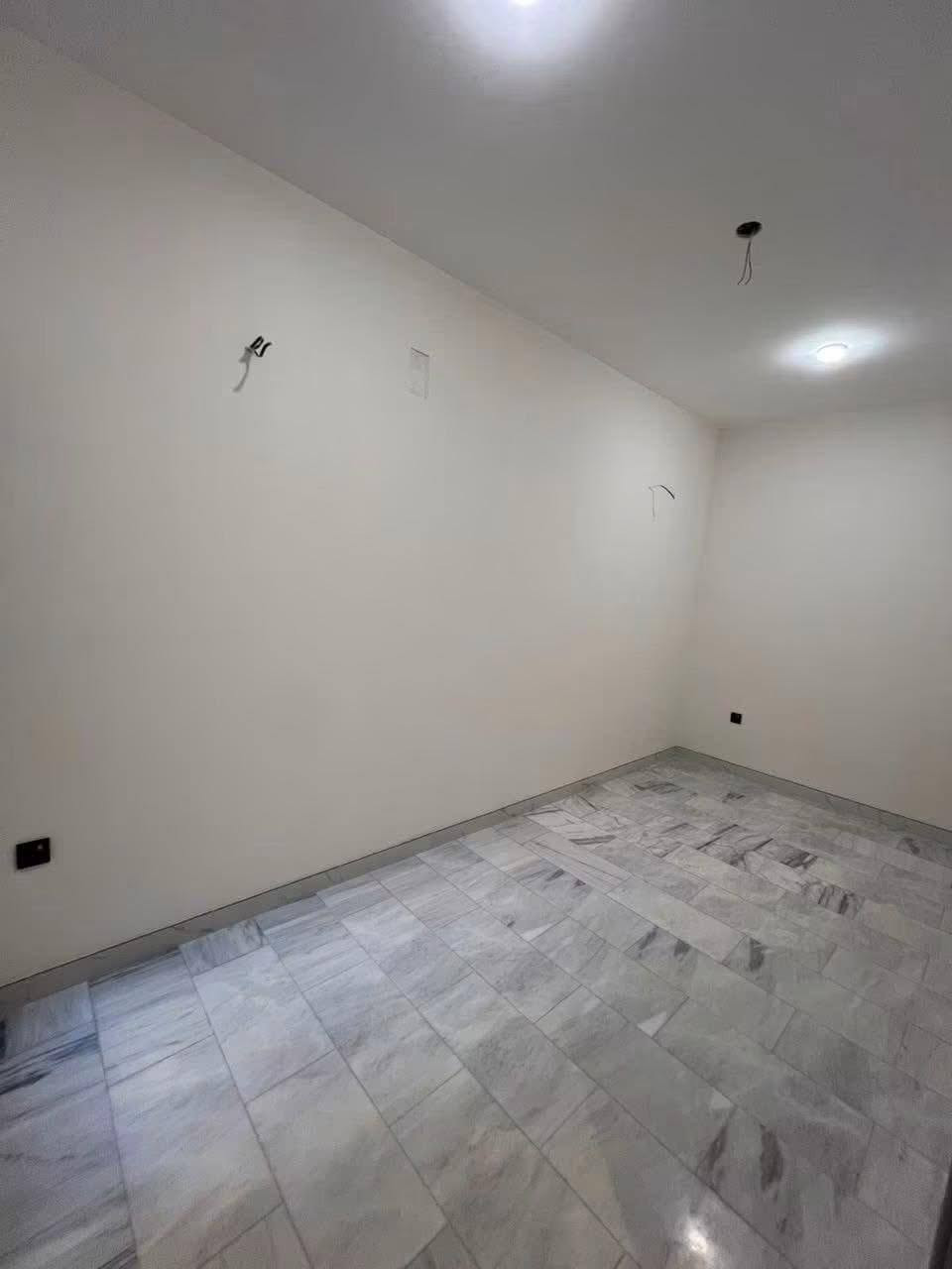 عقارات-ارض القمة - نسعى - دومآ- نحو- الافضل
#اعلان : للإيجار  للإيجار  في بغداد منطقه السيدية

#دار  للإيجار بناء حديث  بناء درجه أولى في منطقة السيدية مربع الاقتصادين شارع 15 متر 

#مساحة :100متر   

#المحتويات :   طابق أول غرفه نوم  صالة  استقبال  مطبخ  خدمات 

طابق الثاني نوم عدد 3 خدمات 

#السعر  اتصال على المكتب  

#للاستفسار اتصال على الرقم ☎️*********** ☎️
