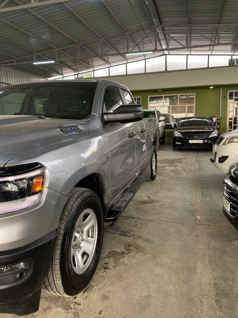 السلام عليكم دوج رام لون سلفر  موديل 23  باب قصير محرك 6سلندر سياره كامله ومرقم ديالى بسمي بدون ايرباك وشواصي والحادث موضح السعر 240 وبيها مجال للاستفسار ***********
