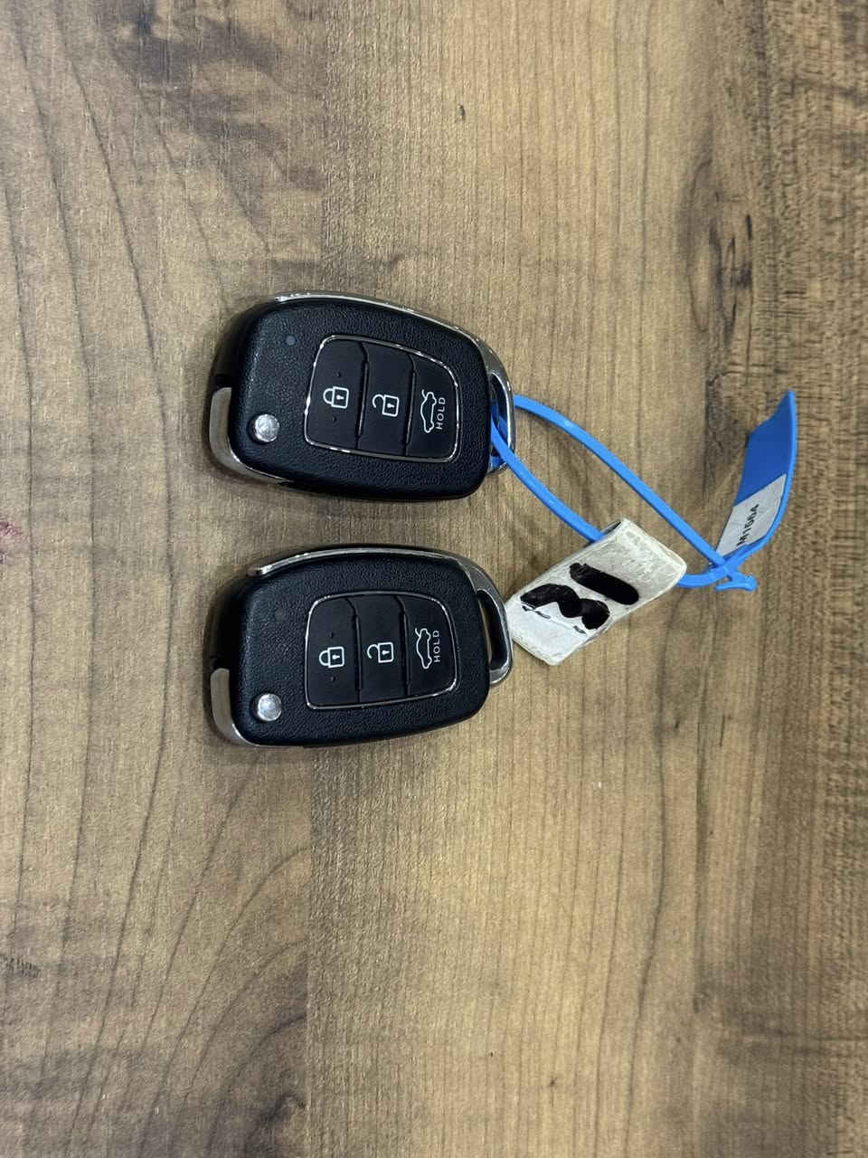 هونداي إلنترا 2020 خليجي
رقم بغداد (الإنكليزي)
الحالة: نظيفة جداً
المسافة المقطوعة: 45,000 كم حقيقي
بدون صبغ أو بارد
المواصفات:
محرك 1600 سي سي (دوش)
ضمان بنزين عادي
بدون دونز
دبل إيرباك
مرايات شفط
يدات نيكل
LED أمامي وخلفي
تحكمات ستيرن
كاميرا خلفية
سويج عدد 2
الإضافات:
كتلوكات الشركة كاملة
العدة كاملة (مثلث + طفاية)
تبريد خلفي
دركة خياط بلادي
تخم تاير جديد
بطارية جديدة
رقم صاحب سيارة ***********
