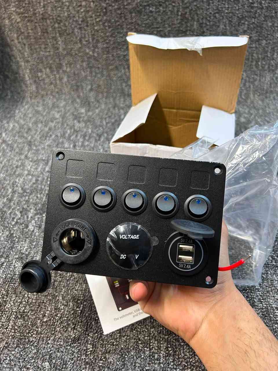 لوحة تحكم 5 تحكمات للزوارق و سيارات كبار كرفان او ارفي 
تستخدم للاناره او اي شغلات ثانيه تربط عليها 
شاشه عرض + منفذين Usb 
+ منفذ جداحه اضافي 
ضد الماء Waterproof 
جديده غير مستخدمه


**إذا كنت صاحب هذا الإعلان وتريد حذفه لأي سبب، رجاءا أرسل رسالة إلى الدعم الفني**