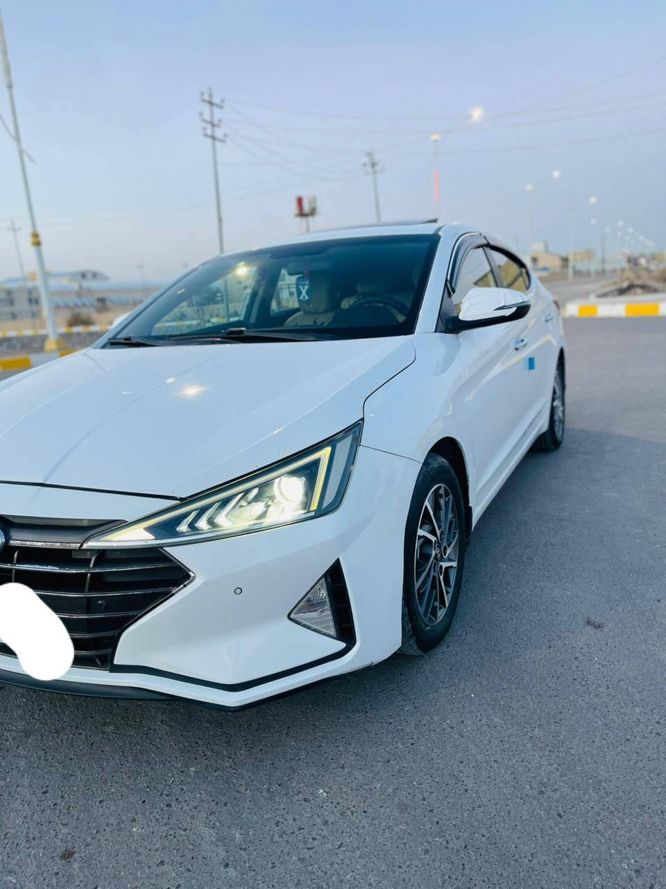 بصمه فتحه سقف لد امامي حساسات
كاميرا خلفيه شاشه تاب كبيره 
ترحيب ذكي عند الاقتراب مكان ناصريه مركز للاستفسار اكثر ه‍.  ***********
