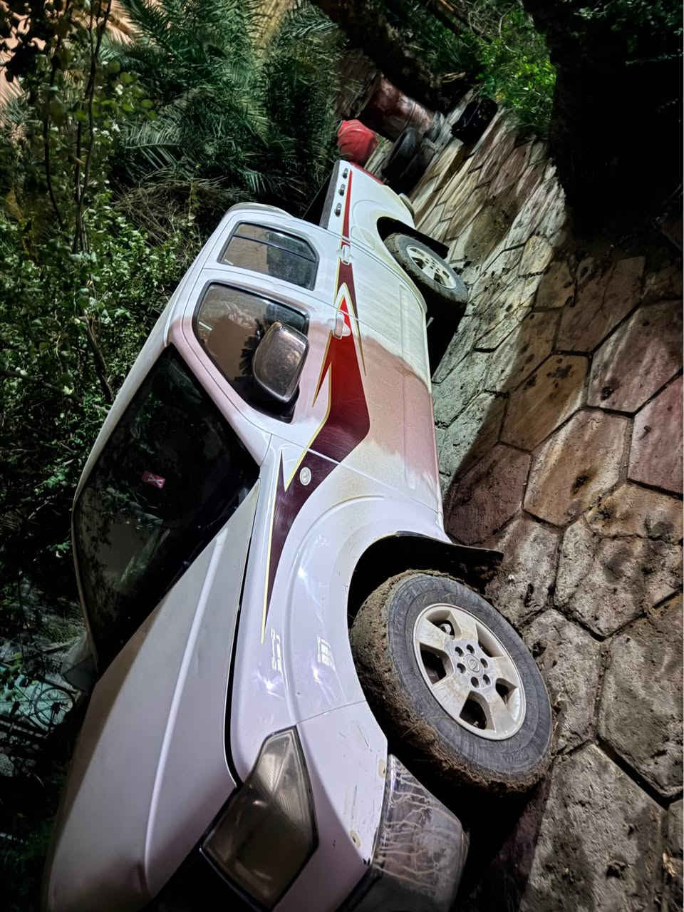 سلام عليكم نيسان نيفارا موديل 2011وارد خليجي السياره كفاله عامه ما عدا شخط بسيط السياره جاهزه حداديه تخم تاير تبريد  تغليف الدواخل دوشمه جلد كير تماتيك رقم نجف السعر ٩٥ بيع مستعجل او بي مجال مال جناي تحويل مباشر سوي عقد مروري مباشر وي المالك  مصفره  غرامات وضريبه مكاني دوانية للتواصل *********** ديوانية, القادسية
