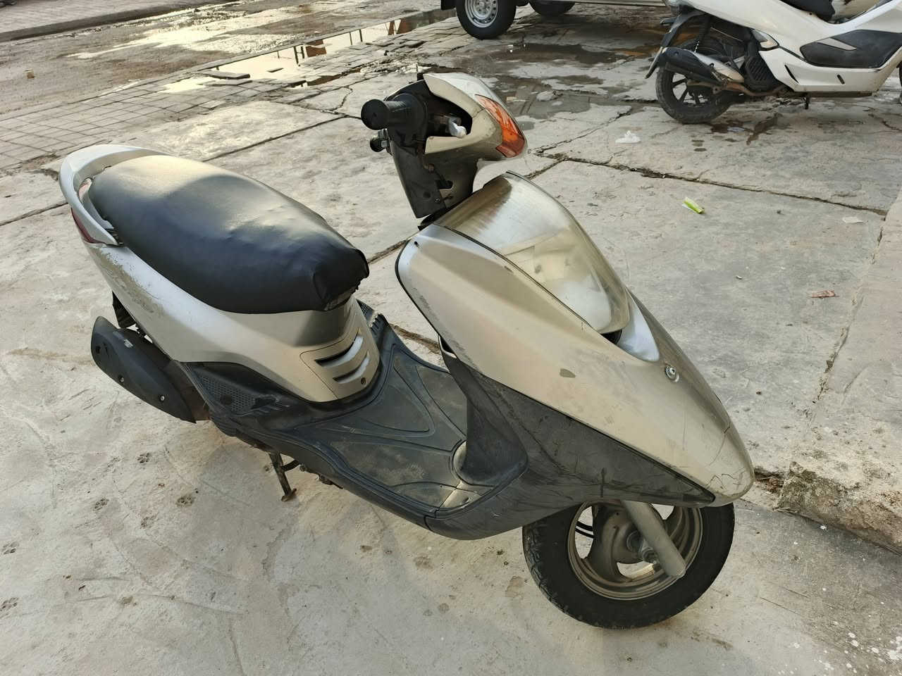 سلام عليكم دراجة بريز حلو على وضع الربه محرك بلادي سلف هندر مكاني مدينه ***********قفل550
