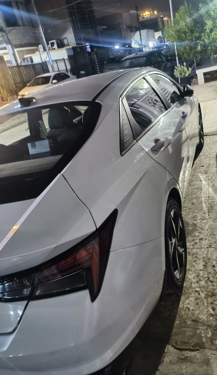 ‏السلام عليكم....Hyundai Elantra 2023 خليجي للبيع
‏السياره كلش حلوه ونضيفه السياره كير ومحرك مكفول كفاله عامه السياره بغداد
‏المواصفات.
‏بصمه تشغيل
‏بصمه ابواب
‏تشغيل عن بعد
‏مري شفط
‏محرك2000دوش
‏فتحه سقف
‏شاشه كبيره
‏لايت Led
‏شاشه تدعم Android Auto) (Apple CarPlay
‏حساسات اربع جهات
‏نضام مراقبه الاطارات
‏تبريد قطعتين ثلج
‏اشاير بل مري 
‏حساس لايت
‏3 انضمه قياده 
‏تحكمات ستيرين 
‏مري شفط
‏نضام ترحيب
‏السياره فول مواصفات فول الفول
‏. . . . . . . . . . . . .
‏بيه ضرر بل جنطه على البارد والباب السايق شويه صبغ على كد شبر وجاملغ ايسر على البارد
‏السياره كلش حلوه احلى من الصور
‏مكان السياره بغداد السعر 140 وبيه مجال
‏لل استفسار ***********
‏
‏
‏
‏

