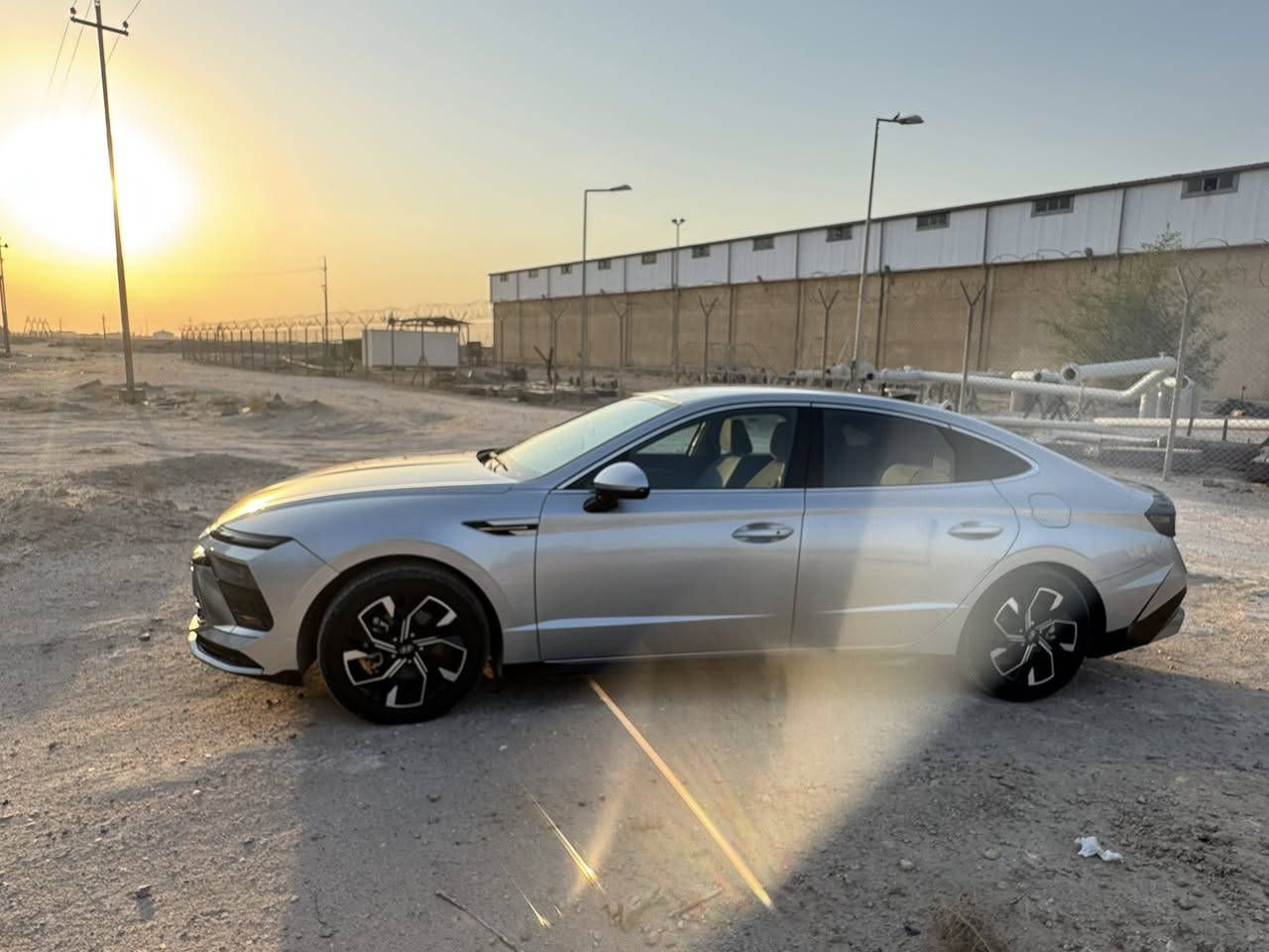 سوناتا2024 رقم بغداد
فول ماعده الفتحة
بصمة تشغيل عن بعد 
محرك 2500cc 
 بأسمي 
ماشي"75000 كيلو ماشي
لايت وبكلايت LED
رادار امامي 
لايت زنون بلاد 
توقف ذكي 
اوتو هولد 
سايد بريك بصمة 
تحديد مسار 
نظام قيادة تلقائية 
تحكمات ستيرن كاملة
كير بالستيرن
شاشة وكامرة 
نظام آبل كار بلي 
‏GPS خرائط
كشن كهرباء 
تدفئة وتبريد كشنات 
ويل كب كبير 17 انش
صور حادثهه مرفقه كفالة للسيارة حر السيارة باسمي مقفولة من عدد الدعامية الأمامية
سعره $203السيارة بالبصرة 
للاتصال:***********
