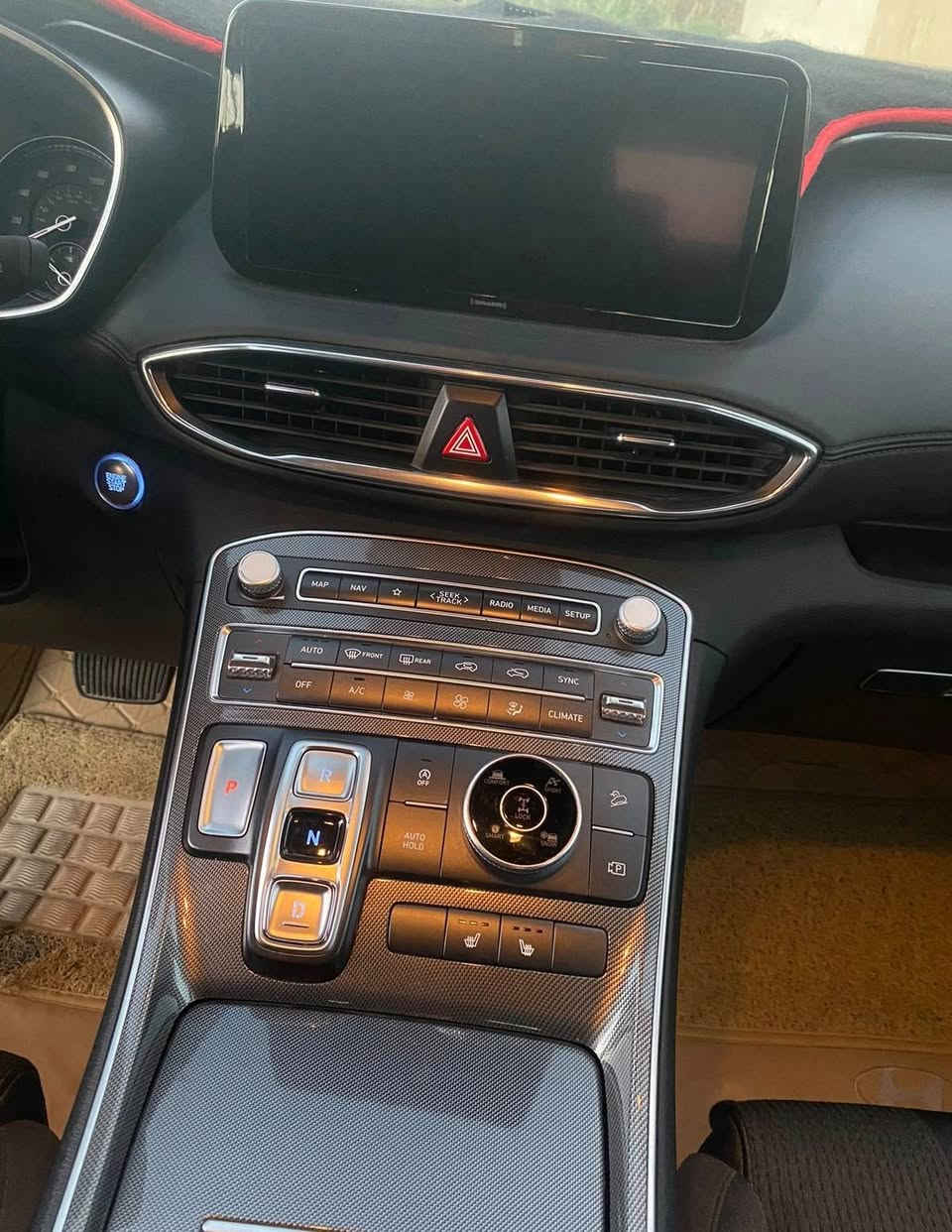 سنتافي موديل 2023 
وارد امريكي السياره 
ماشية٢٦ فقط 
وترقيم جديد رقم بغداد 
2500 محرك  
كشن كهربائي 
بصمة ابواب 
بصمة تشغيل
تشغيل عن  بعد
رادار امامي خلفي جانبي 
أنظمة قيادة 4 
comfort
sport
smart
snow
-- اطفاء ذاتي
اوتو هولد
مانع انزلاق
كيرها يجي  دكم بيانو
تبريد منفصل 
تبريد قطعتين
فور ويل  
فول تحكم استيرن جهتين
شاشة تدعم كار بلي  مع كامرا خلفية دوارة
مانع انحدار 
رادارات جانبيه امامية خلفيه
شحن مبايل واير ليس
مانع تصادم امامي خلفي 
تحديد مسار قيادة آليه 
شفتات استيرن 
تدفئه كشنات

فول تحكم استيرن جهتين

شاشة تدعم كار بلي  مع كامرا خلفية دوارة

مانع انحدار 

رادارات جانبيه امامية خلفيه

شاشة اعطال 

لدات امامي نهاري

بك لايت لد 

منافذ شحن امامي خلفي 

وباقي المواصفات معروفة 
حادث السياره جدا بسيط يمك رقم الشاصي وشوف 
سعرها ٢٢٥
الاستفسار 
***********
