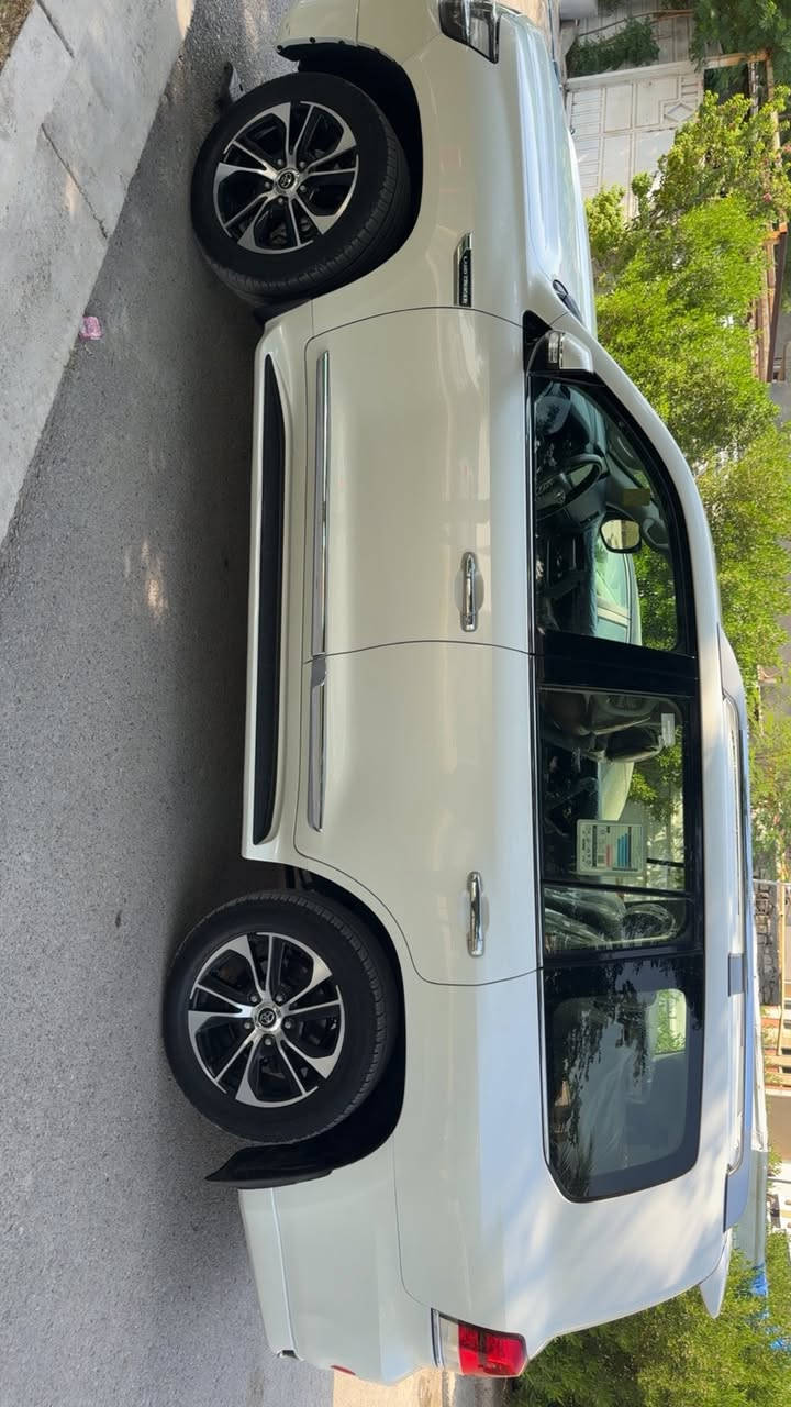 مرحبا اخوان لاندكروز موديل ٢٠٢١ رقم بغداد ماشية 95 الف قابل للزيادة رقم بغداد الدولي هزة جديدة كفاله عامة عدى طلقة بل بنيد مانافذه مسويه وممبينه سيارة ب اسمي رجئا اقرة المنشور وشوف السونر واتصل للستفسار عن السعر المراسلة على رقم الهاتف *********** واتسب موجود
