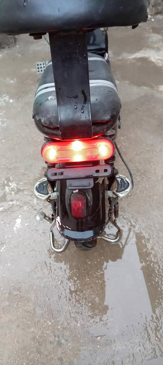 سلام عليكم بايسكل عادي جبلي  وبايسكل شحن حجم 14 السعر 160الف يعني تاخذهن ثنيناتهن 160الف وبيه مجال للتواصل ***********
