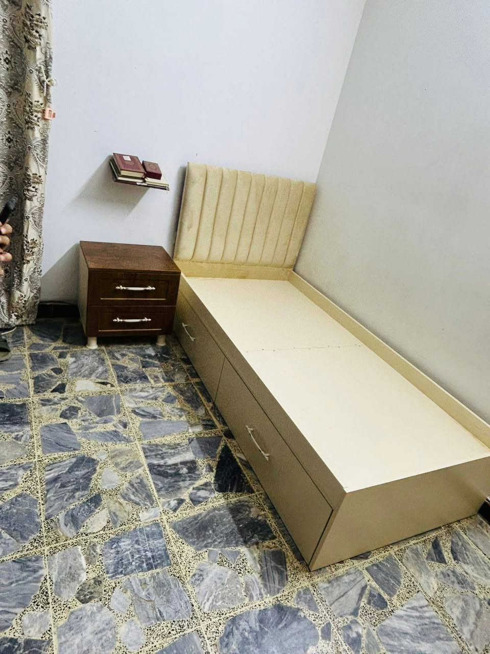 معمل نجارة الايهم 
تم تسليم طلب احد الزبائن في حي العدل
حسب الطلب والقياس
غرفة نوم كنتور 7 باب ملخق داخل MDF الوجة HDF
 ميز مكتبة دراسة مع جرباية نفر حسب الطلب مع كومدي وميز مراية حسب الطلب
للستفسار مراسلة الصفحة او اتصال
***********
***********
عنوان بسماية مقابيل مستشفى الجامعة اللبناني
يوجد خدمة توصيل
