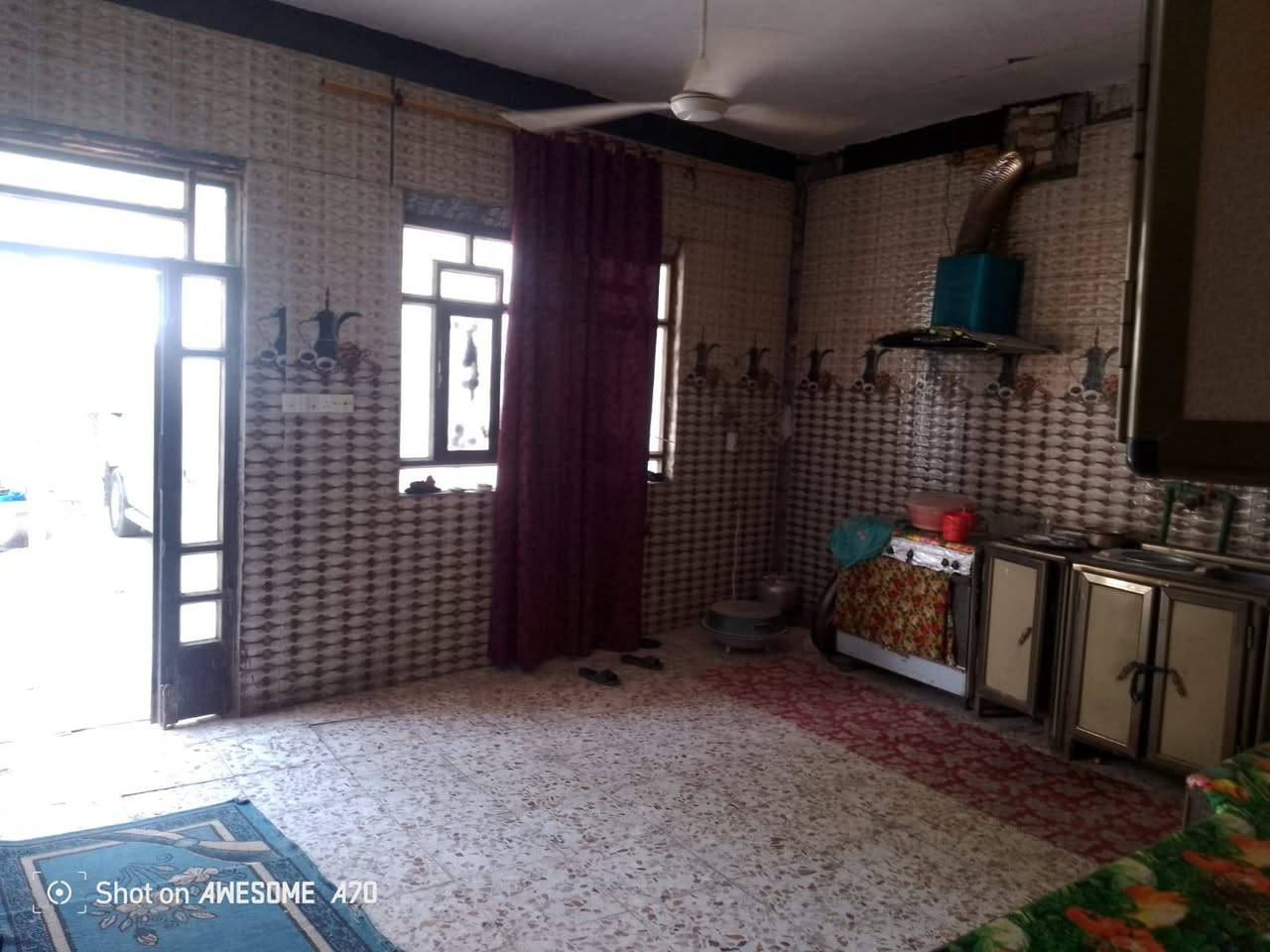 السلام عليكم بيت للبيع طابو زراعي 25 يحتوي على غرف عدد 3 مطبخ صاله 12 متر استقبال 10 متر صحيات داخليه وخارجيه مساحه 550 متر اضافه قطعه خلف البيت البيت ركن على شارعين شارع البزل وشارع فرعي يبعد عن الشارع العام 200 متر السعر 90 موقع البيت طريق العويسات قرب حسينية السجاد ***********
