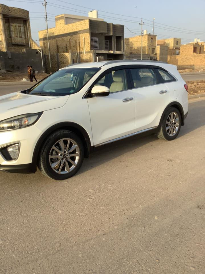 السلام عليكم اخوان سياره للبيع سورنتو موديل 2016 وارد خليجي رقم سياره واسط مشروع وطني بسمي سياره سنويه لغايه 28 مكفوله  من ناحيه كير ولمحرك وتبريد  3 قطع وحداديه وتخم تاير سياره 7 راكب محرك 4 سلندر 2400 دوش ويل حجم 19 ماشيه 141 ألف حقيقي بيه بارد وتكحيل فقط موضح بصوره شباب سعر 210 $ مكاني ميسان رقم هاتف 📞 ***********
