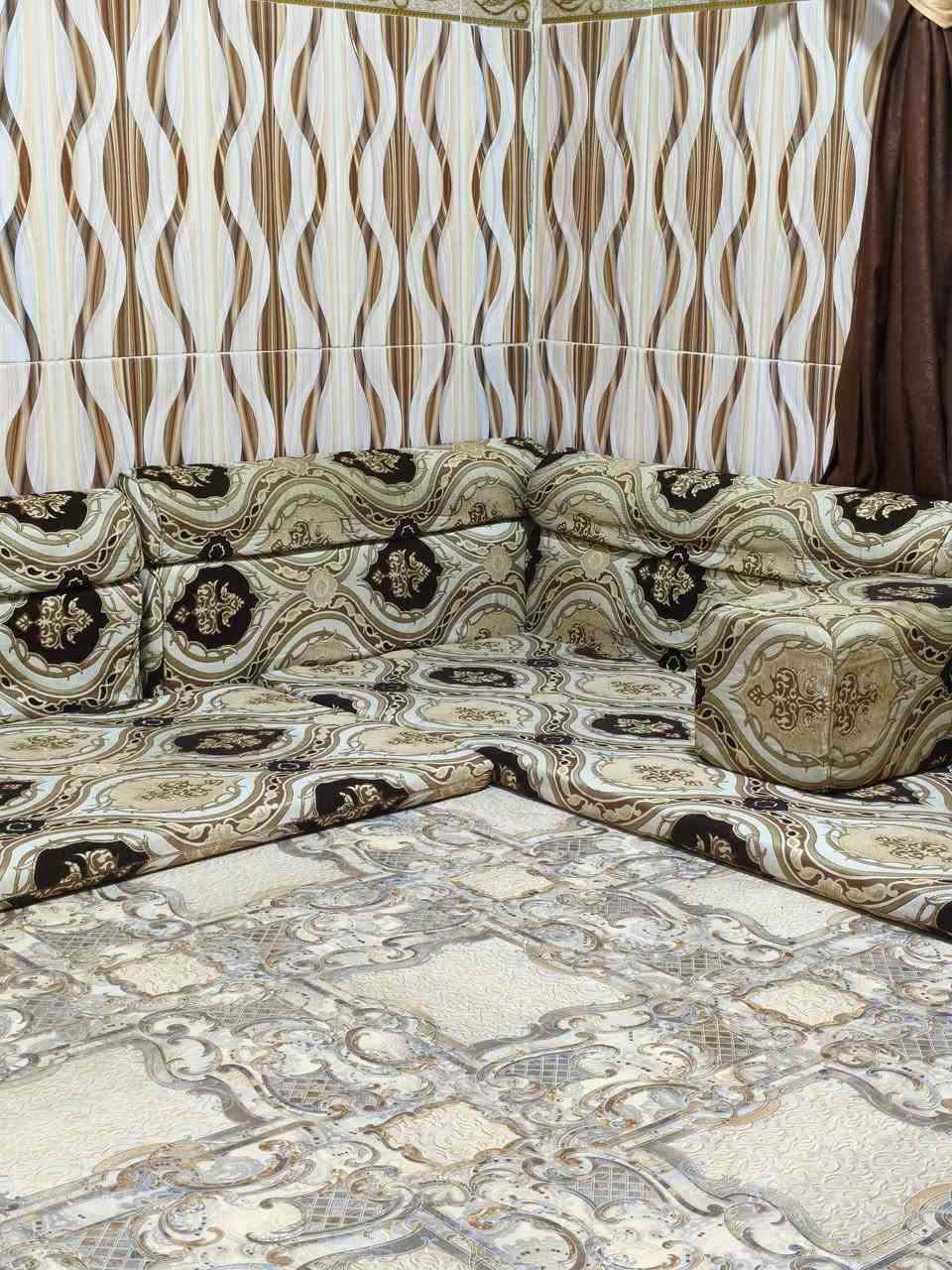 السلام عليكم جلسه عربيه نضيفه 12متر مع 7 تكيات المكان القبله السوق الكبير  سعر 250قفل فقط قطعه وحده  تحتاج ترتيب ***********
