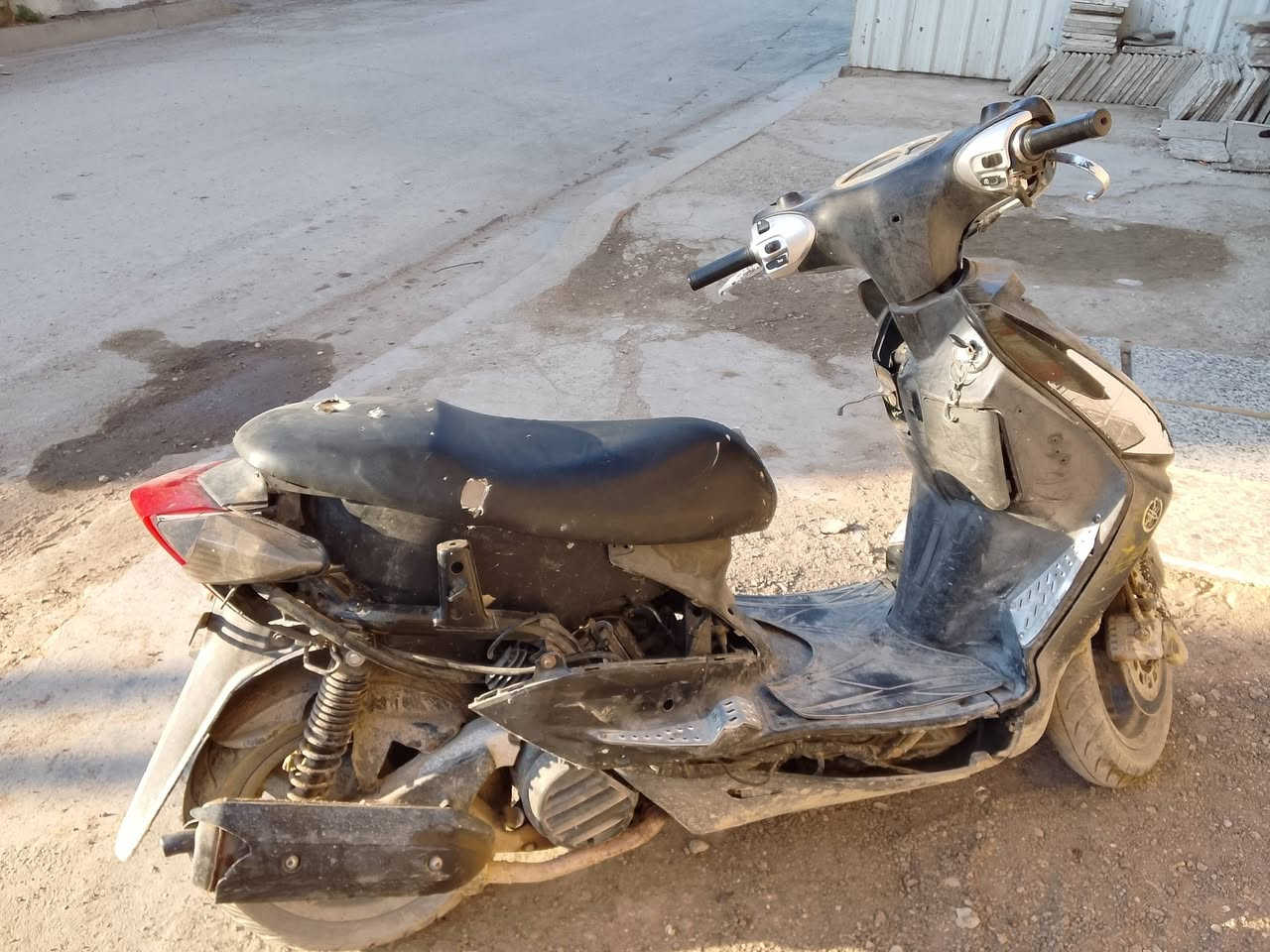 غراضهة موجودة دراجة حلوة بس كابريتر تعبان وباتري تعبان فقط كلشي شغال ستان حساس كاملة هية وغراضهة ب 350 رقم ‏‪*********** مككاني الأمين الثانية
