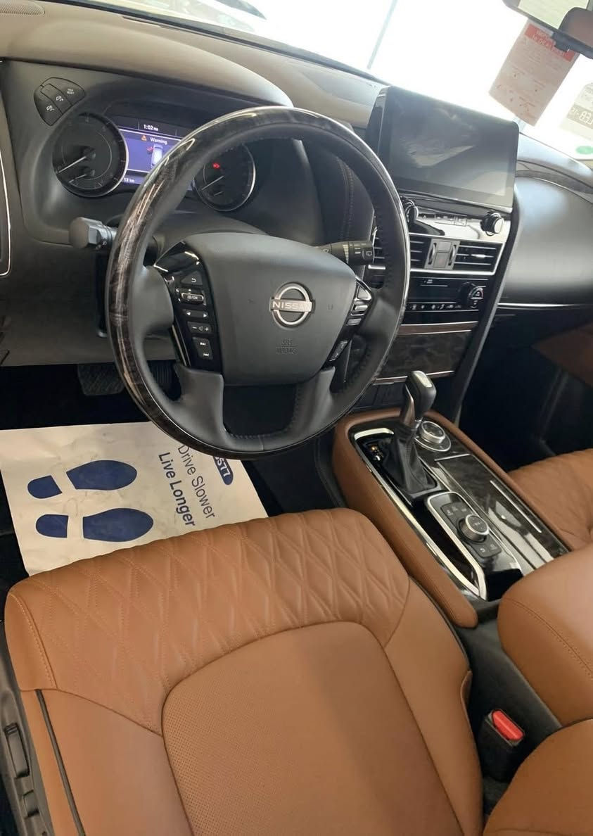 السلام عليكم 

نيسان باترول 2024 فئة SE   زيرو للبيع 
مرقم بغداد وكامله  حرف  Q   مشروع وطني ..
.. 
لونها ابيض داخل جلد قرميدي  المرغوب 
 السياره وكاله وضمان شركة السور   الشامل 3 سنوات او 100 الف كم  
مع 12  مره تبديل زيت  وفلاتر  مجاناً في مركز الصيانه قرب معارض النهضه  وغسل السياره  كل مراجعه للمركز مجانا ..
السعر 57200$ 
اي 572  ورقه  السياره مرقم  جديد بغداد انكليزي حرف Q 

الموصفات :

نيسان باترول SE 2024 
 NISSAN PATROL SE 2024 

🚘 مرقم بغداد Q 🚘

🚘  صنع في اليابان اصلي  مواصفات خليجي 
🚘 زيرو 
🚘 موديل 2024
⚙️ حجم المحرك V6 4.0L 
⚙️ مرتبط بناقل حركة أوتو 7 نمر تبترونك
⚙️ يبلغ عزم الدوران 394 نيوتن / متر 
🐎 بقوة 275 حصان 🐎🐎
🔑 مفتاح  الفتح  والتشغيل  بصمة عدد 2
🔑 تشغيل  واطفاء المحرك  والتبريد عن بعد  بالبصمه 
💡 انارة ترحيب عند الاقتراب 

🚗 فتح الصندوق كهرباء  زر خلفي  او  من الدشبول او  بالريمونت فتح وغلق 
🚗 دفع رباعي 4WD  اوتو 
📍4حساسات أمامية 
📍4حساسات خلفية 
💡لايت زينون + LED 
🔦 كشافات 
🔦️ بك لايت LED 
⏰ اشارات  ليد تتابعيه اماميه والخلفيه
 💡 لد نهاري V موشن 
🚘 قبضات أبواب نيكل كروم  
🚘 دخول بصمة ذكي الابواب الاماميه  
🛞 حجم الاطار 275/65 R18  
🛞 ويل كب 18 المنيوم مكحل اسود 
🛞 4 دسك
🛞 حساسات ضغط الاطارات 
✨️ اشارة في المرايا الجانبية 
✨️ المرايا قابلة للطي كهرباء زر  او   اوتماتيك  مع قفل السياره حسب الرغبه  
🌧 ماسحة وزراك  خلفي 
🎈عدد AIR BAG 8
🚗 ا ABS 
🖥 شاشة  ترفيه وسطيه  10.3 انج وشاشه دشبول 9 انج  

📷 كاميرا خلفيه  دوارة 
💡الانارة الداخلية LED 
⭕️ مقود جلد حياكة مع تطعيم خشب  بيانو بلاك 
🛣 مثبت السرعة Cruise 
🎶 المودات والاوامر الصوتية 
🎶ا Bluetooth 
يدعم نظام  car play  
⚡️مخرج منفذ الطاقة 
🔍فحص نظام السيارة شاشه وسطيه 
💺تتسع المقصورة ل 8  ركاب
⚙️كاميرا خلفيه اظافيه متحركه في المراة الوسطيه ال اوتودم 
✈️ مقاعد جلد قرميدي
🔌مقعد السايق كهرباء   
💺تجاوي متحركة 
👶 الايزو فكس ISOFIX 
❄️ تبريد شاشة مناخين منفصلين Sink
❄️ 3 قطع تبريد 
⛷️ نظام مانع الانزلاق 
⛰️ نظام نزول المنحدرات 

🚗 دبل خفيف  دبل ثقيل  دفلوك ونظام الصخور والجليد والرمال والطرق المستويه 

🚘 تطعيم الدواخل والدشبول  ألمنيوم وجلد وخشب بيانو بلاك 

🚗فتحة سقف سلايد روف 
🚗 انوار ليد عالي واطي مع خاصيه  تحريك رفع وتنزيل الاضاءه   
🚗 اشارات مرايا ليد

🚗 انوار ليد امامية وخلفية
🚗 كشافات ضباب ليد 
🚗 هوك خلفي
🚗 جناح خلفي
 
❄️ ثلاجة وسطيه تفتح من الجهتين 4*م 
💡حاملات اكواب مضاءه 
🚗 زجاج كهربائي  الامامي  مدبل والجميع  بلورايز  لمنع الضجيج والحفاض على حرارة المقصوره  اوتوماتيك يفتح ويغلق بلمسه زر 
🚗
🚗 تحكم بالمقود جهتين 
🚗 شاشة ملاحة
🚗 ماوس للتحكم ب الشاشة الترفيهيه 

🚗 منفذ يو اس بى
🚗 منفذ تايب سي
🚗 منفذ طاقة

أبعاد ومقاسات السيارة:
الطول 512 cm مع الهوك 
العرض 201 cm
الارتفاع 194 cm

🚘 ضمان لمدة ثلاث  سنوات او 100 الف كم   /وكيل شركة نيسان  العراق ( السور ) ‼️
و 12 تبديله زيت وفلاتر  مجاناً مع غسيل السياره في الوكاله عند كل زياره
الاتصال ***********
