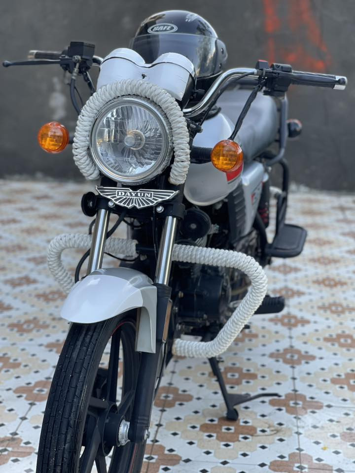 دراجه دايون نضافه 💯مال بيت مامشتغله دلفري رقم بابل سنويه عضم موديل 2020 كفاله عامه دراجه اخت الجديده 
سعر  مليونين او بيه مجال بصيط 
رقم ***********
