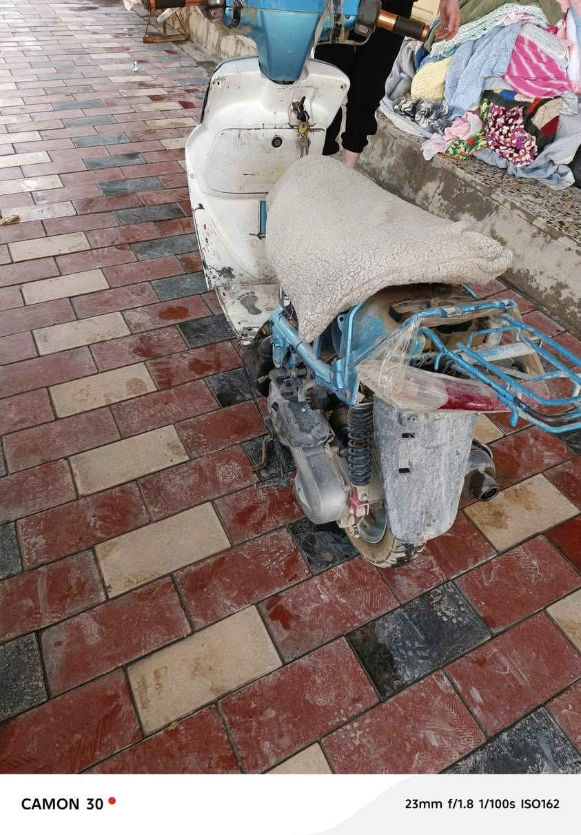 سلام عليكم دراجه خبط عوزه بس تصليح صارله فتره متروكه ب١٥٠ فقل كل مجال مابيه للاستفسار ***********
