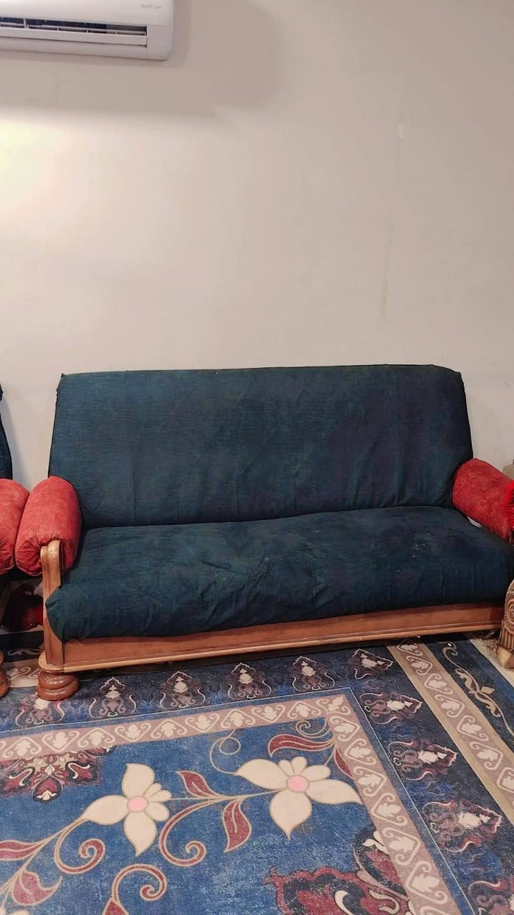 تخم 7 مقاعد نفس مموضح الكم بالصور السعر ٢٠٠ وبي مجال للشراي للاستفسار والحجز واتساب  ‏‏‪***********‬‏
