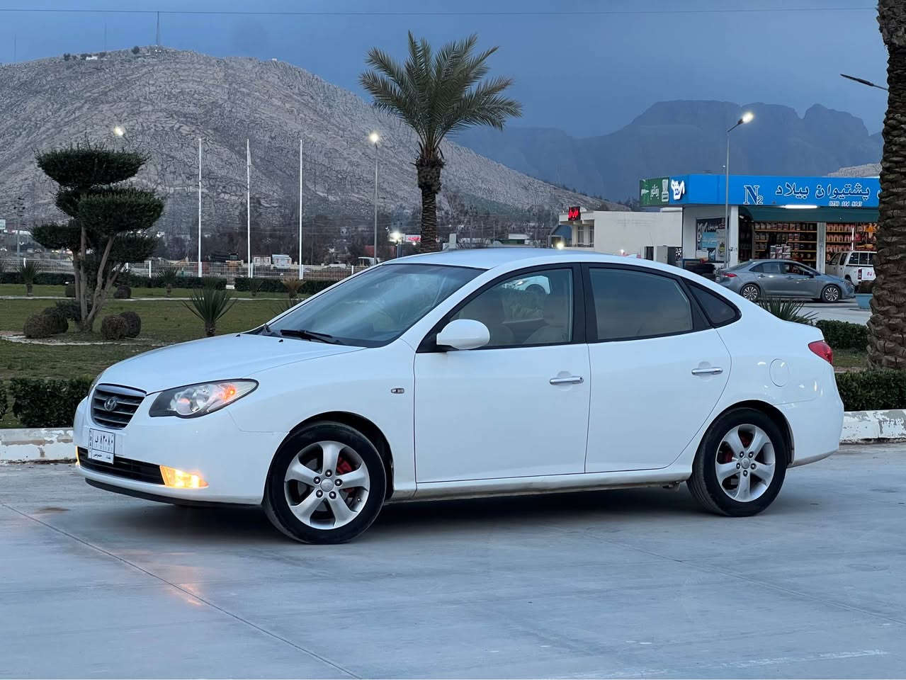 ئاڤانتی بڕاوە بۆفرۆشتن 
مۆدیل 2007  بێ چاڵ بێ شوخت بێ خایس 
گێڕ و مەکینە و تندوتۆڵی و کارەبای بەشەرت 
فول مواسەفات تەنیا سلاید نیە 
لایت ڕەشە تەبرید گەرم و سارد ئاوێنە شەفت سوکان ڤۆلیۆم کوشن جڵد و هیتەر  سپێری بیلاد  ویل گەورەیە 
شوێن ...حاجیاوا  *********** رانية, السليمانية
