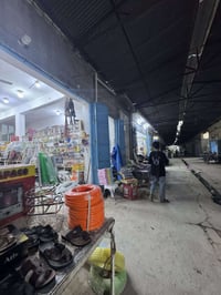 محل60 متر + بيت105متر للبيع السلام عليكم محل داخل لسوق مساحة 60متر محل...