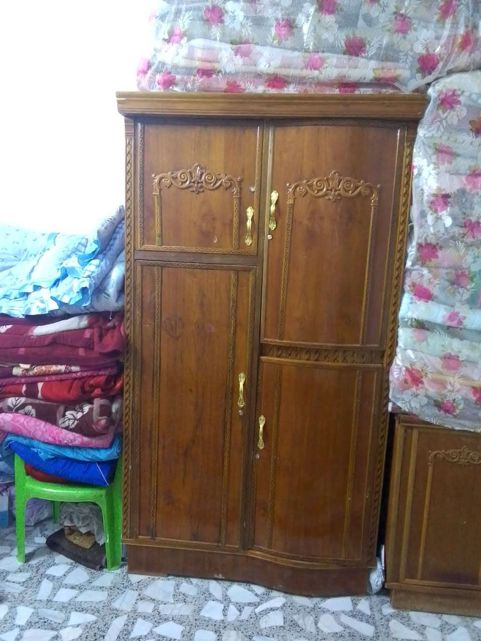 سلام عليكم مستعجل بيع ثريات سعره 75 الف وكنتور سعره 200 الف بي مجال وميز التلفزيون سعره 75 الف من  بغداد مدينة الصدر تقاطع كسره وعطش الحميديه عماره الخظر رقم اتصال ***********
