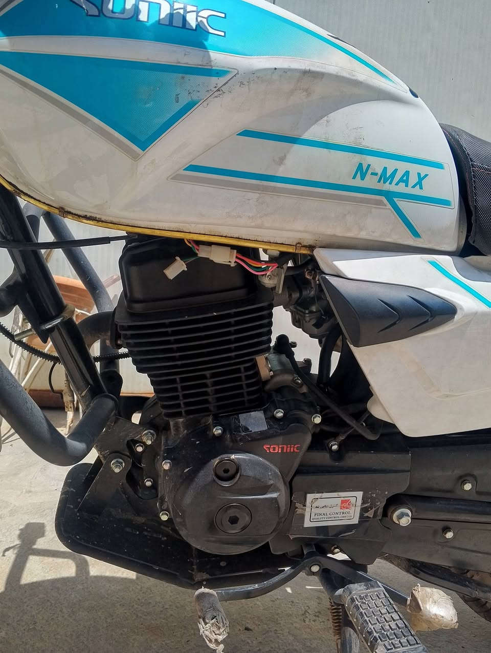 السلام عليكم من رخصة ابو الكروب دراجة 200cc اخت الزيرو مابيها اي نقص كاملة مكفولة من التاير للتاير نقص بس الشاشة ما تشتغل غيرها ماكو موديل 25 نازلة ب 26 سعرها 900 بيها مجال بسيط حك جية مكاني بغداد الدورة ***********
